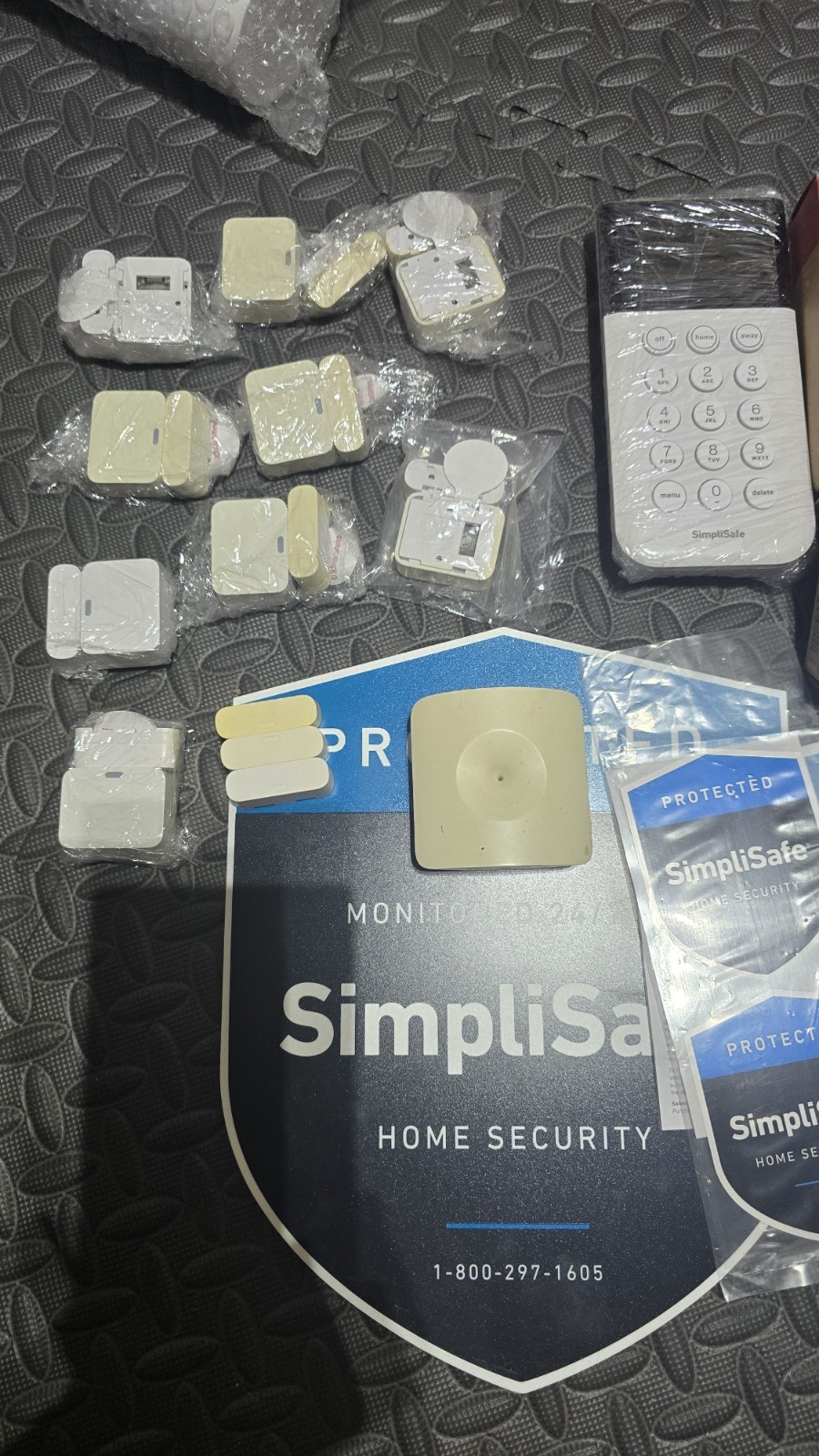 Simplisafe Security 36-piece Kit *Read Notes