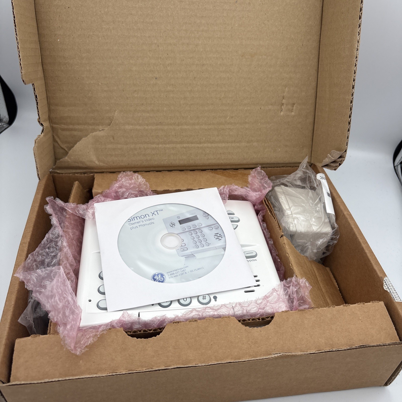 GE Simon Interlogix XT 600-1054-95R-SUM4 Home Security Unit With Battery