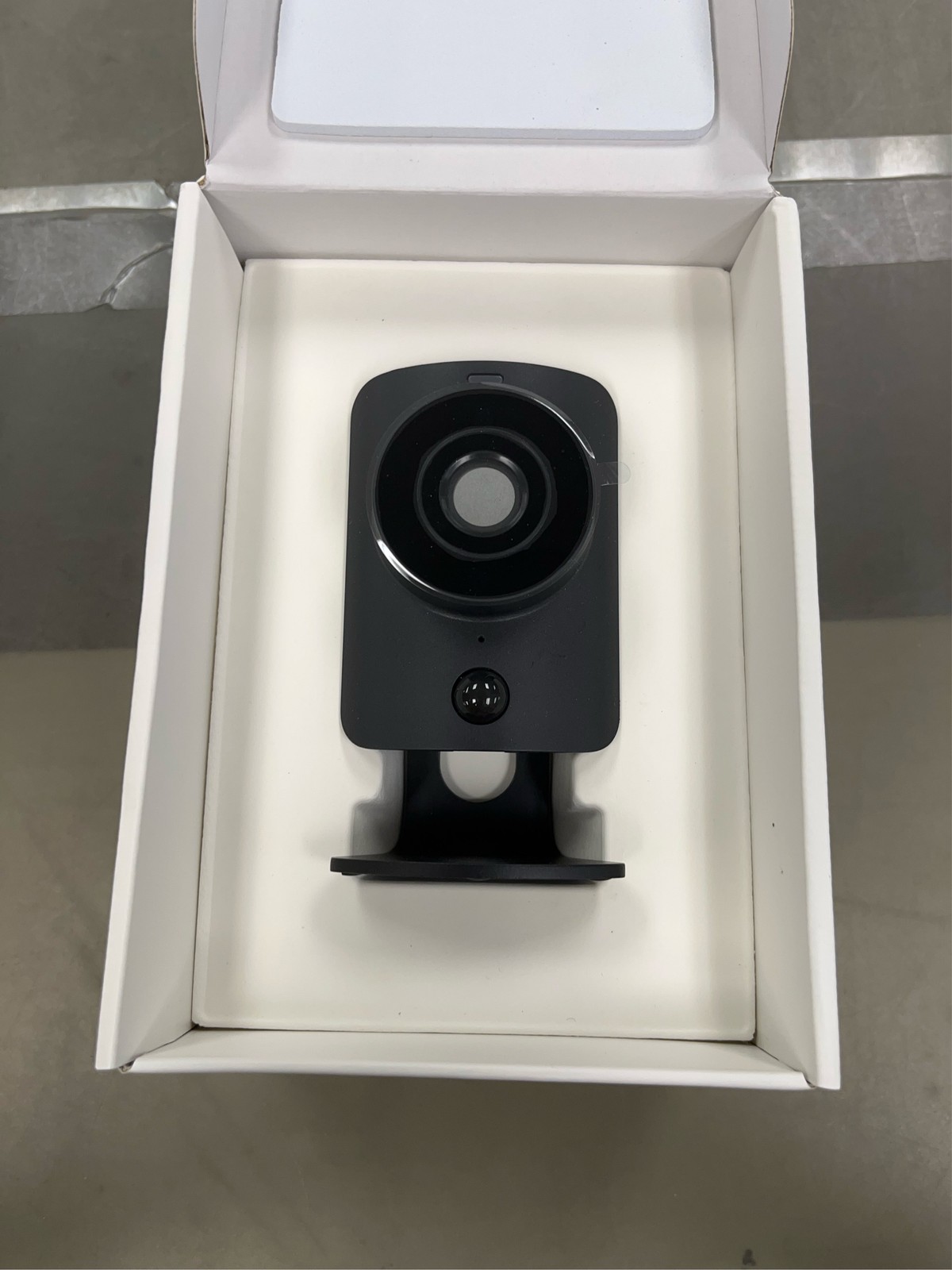 SimpliSafe Simplicam Indoor 1-Camera Hardwired Stick Up Cam Internet Cloud-bas 5
