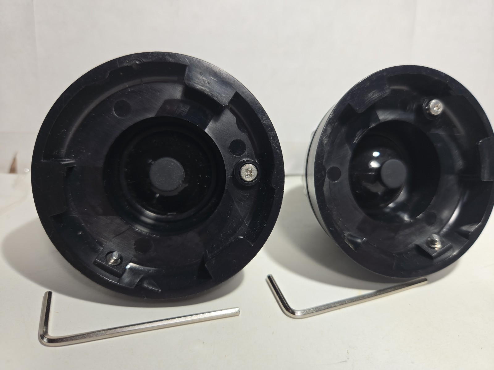 2 XArlo Anti-Theft Housing Mount for Pro 3 4 5S Ultra, Floodlight Black No plate