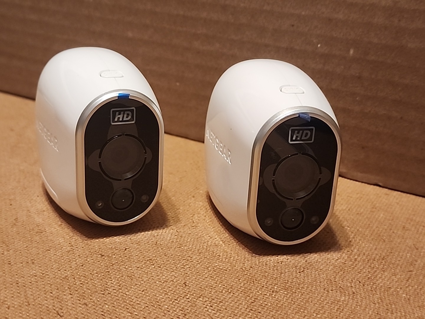 NETGEAR ARLO VMB3000 HOME BASE & 2 VMC3030 HD WIRE-FREE CAMERA INDOOR/OUTDOOR