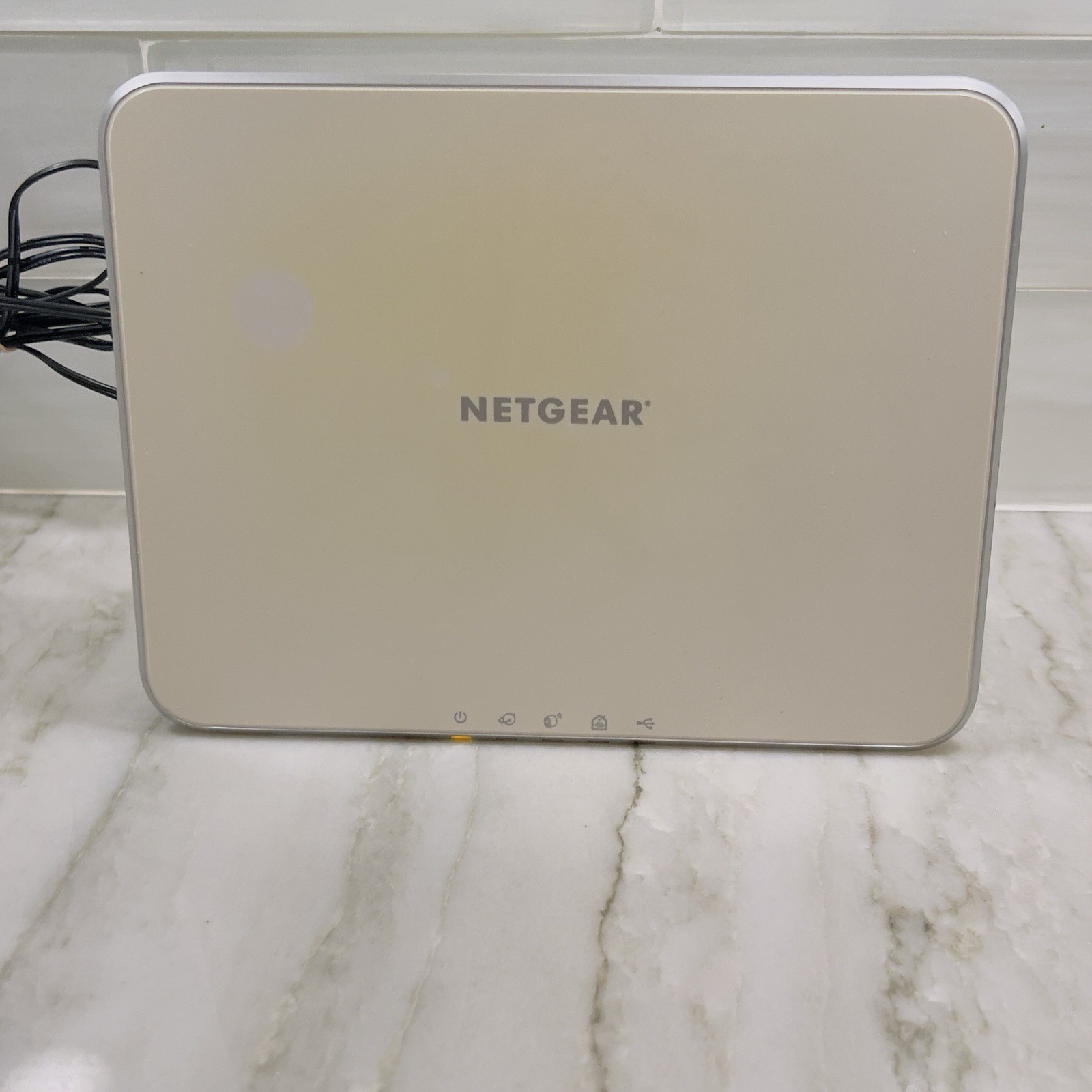 Netgear Arlo VMB3000 Base Station w/ 4 Cameras VMC3030 & Stand Used Tested Works