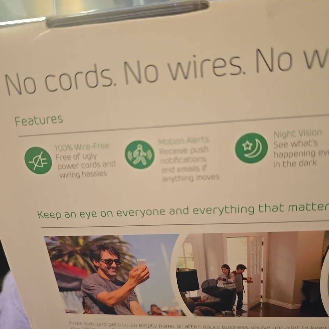 NEW Netgear Arlo Wireless 4 Camera Security System w/Base Station VMS3430-100NAS