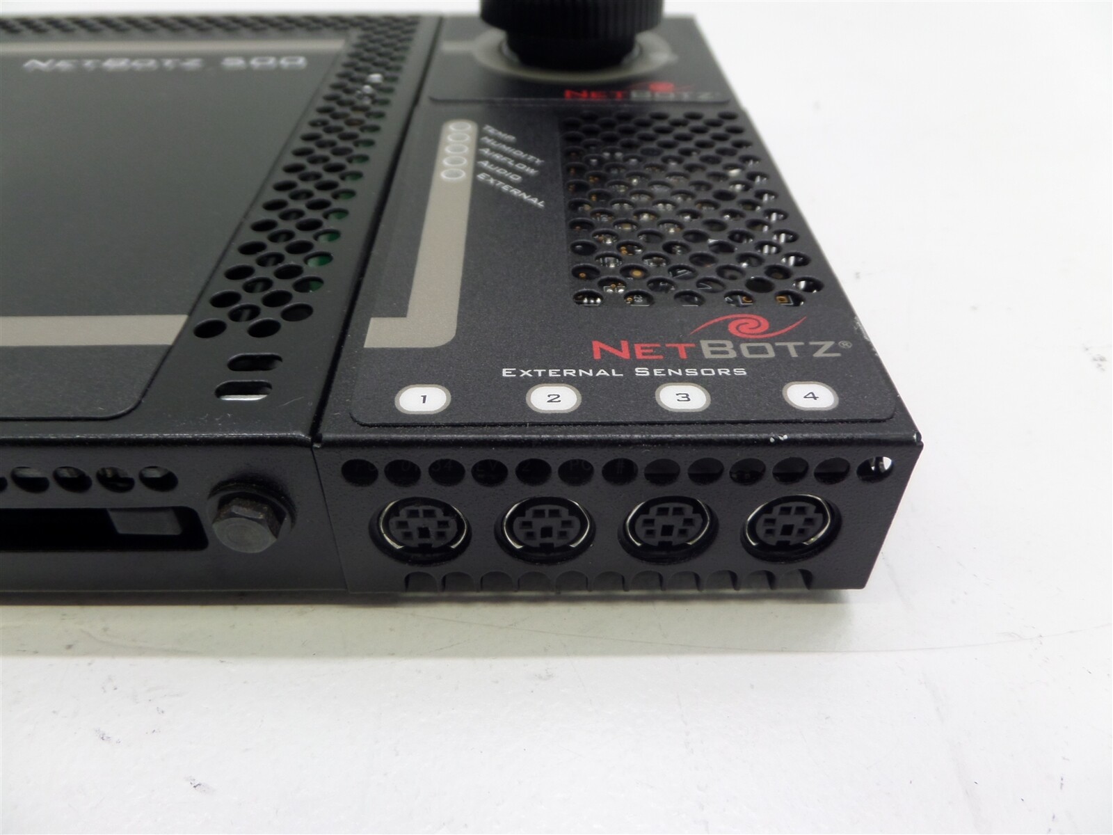 APC NetBotz 500 Monitoring Unit w/ 120 Camera + Sensor + FD100 Fluid Detector