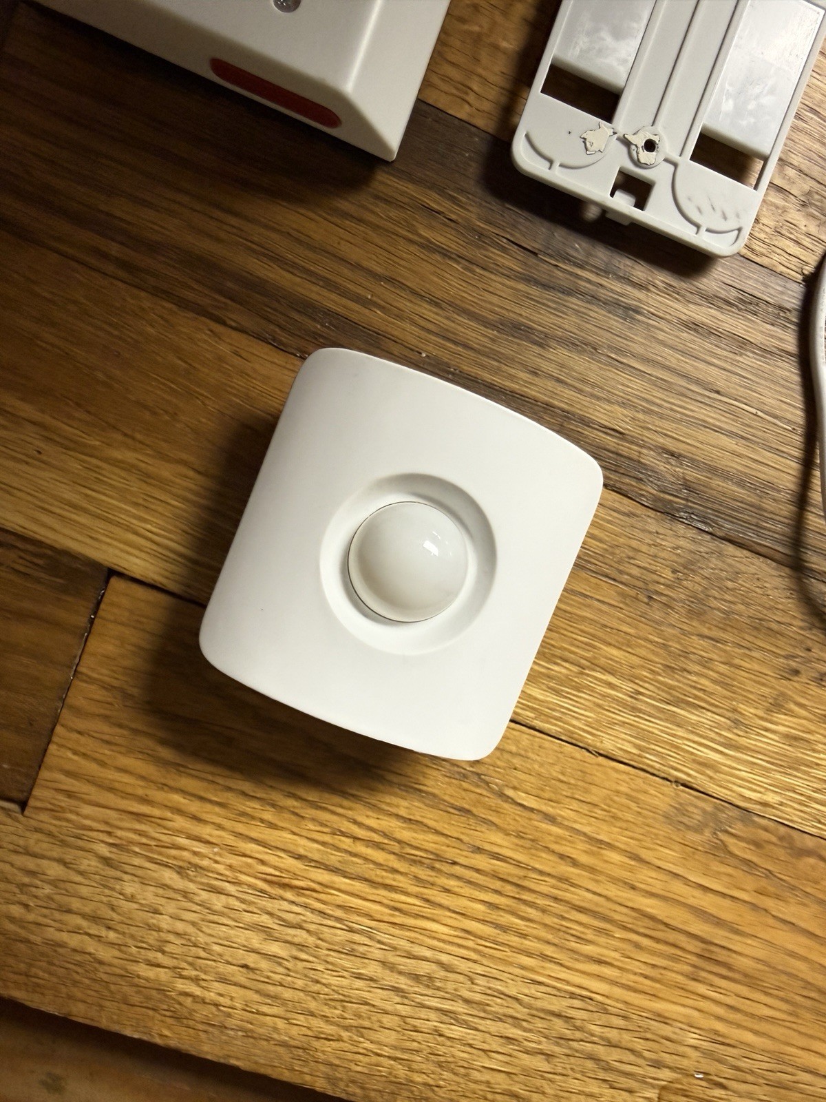 SimpliSafe Home Security System Base Station Keypad Motion and 3 Entry Sensors