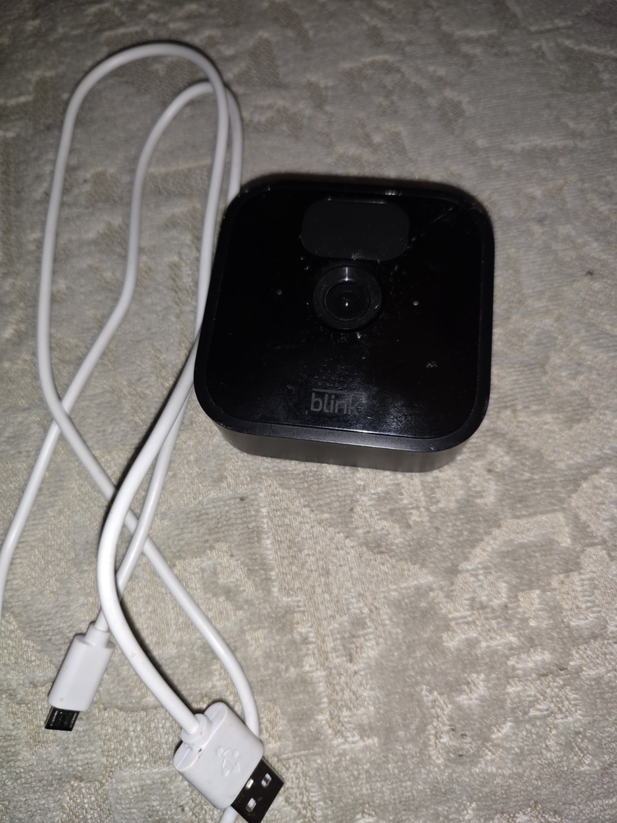 Blink Wireless Indoor/Outdoor Security Camera w/ Sync Module 2 USB Cable Alexa