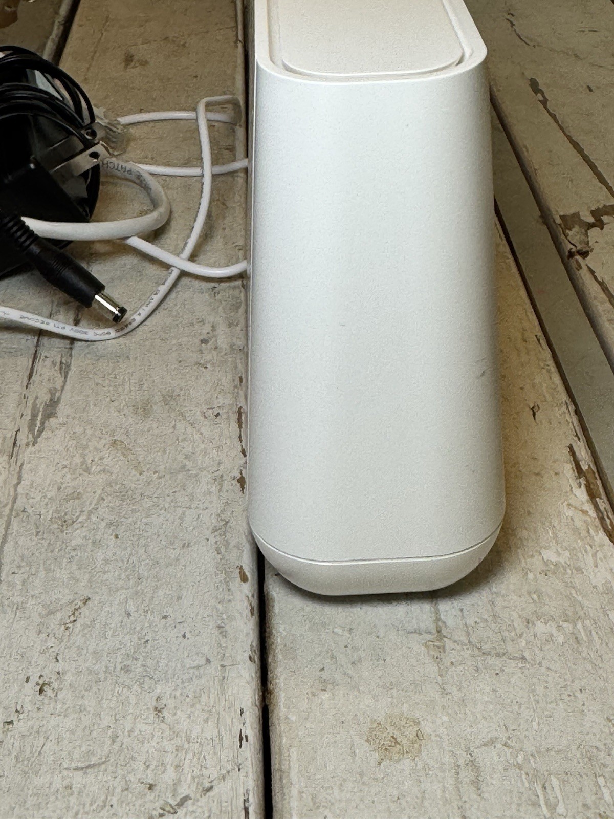 ARLO MODEL VMB4000 BASE STATION, ESSENTIAL SPOTLIGHT CAMERA, DUAL CHARGER, CORDS