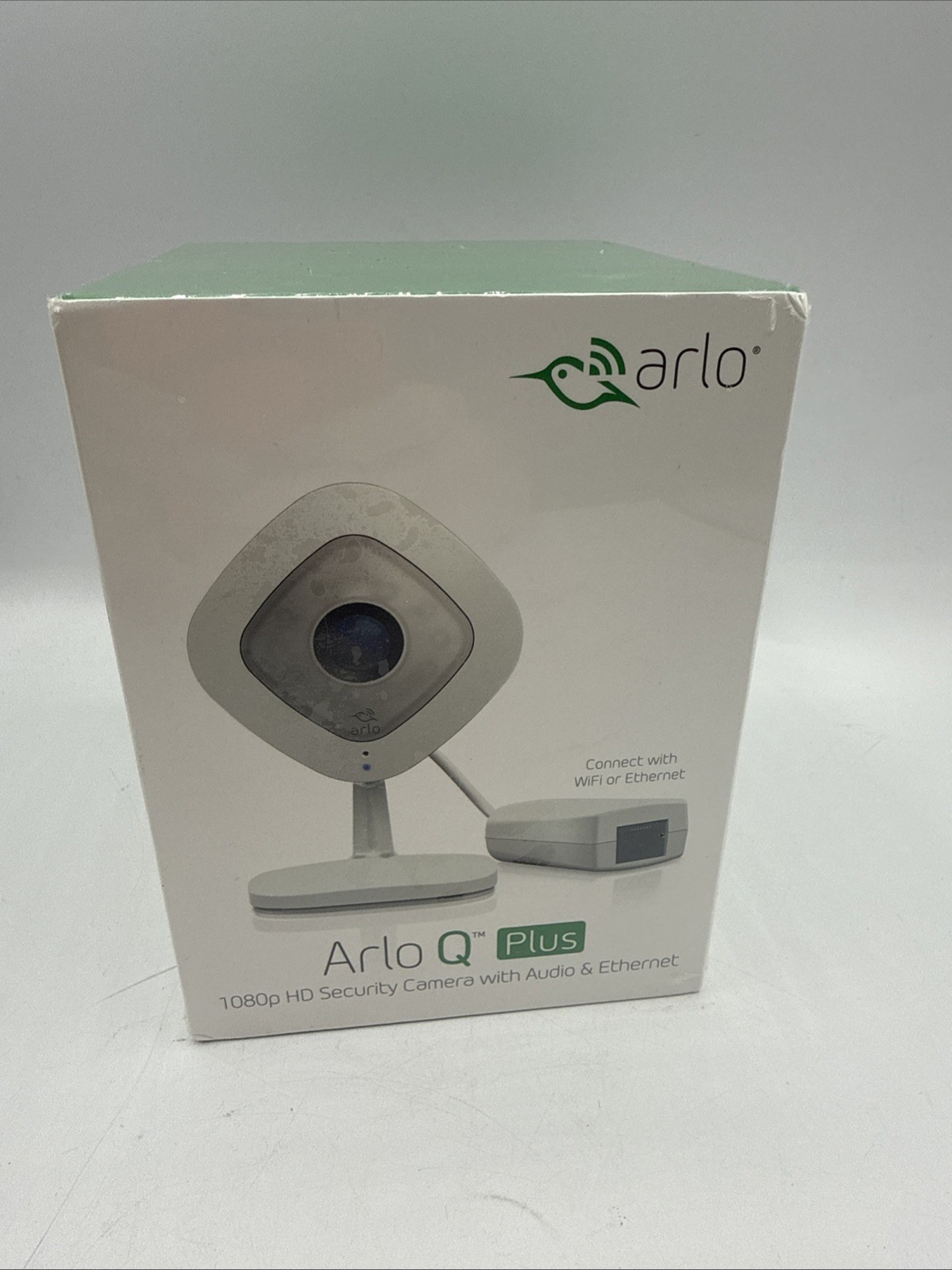 NEW Netgear Arlo Q Plus VMC3040S – (2d)