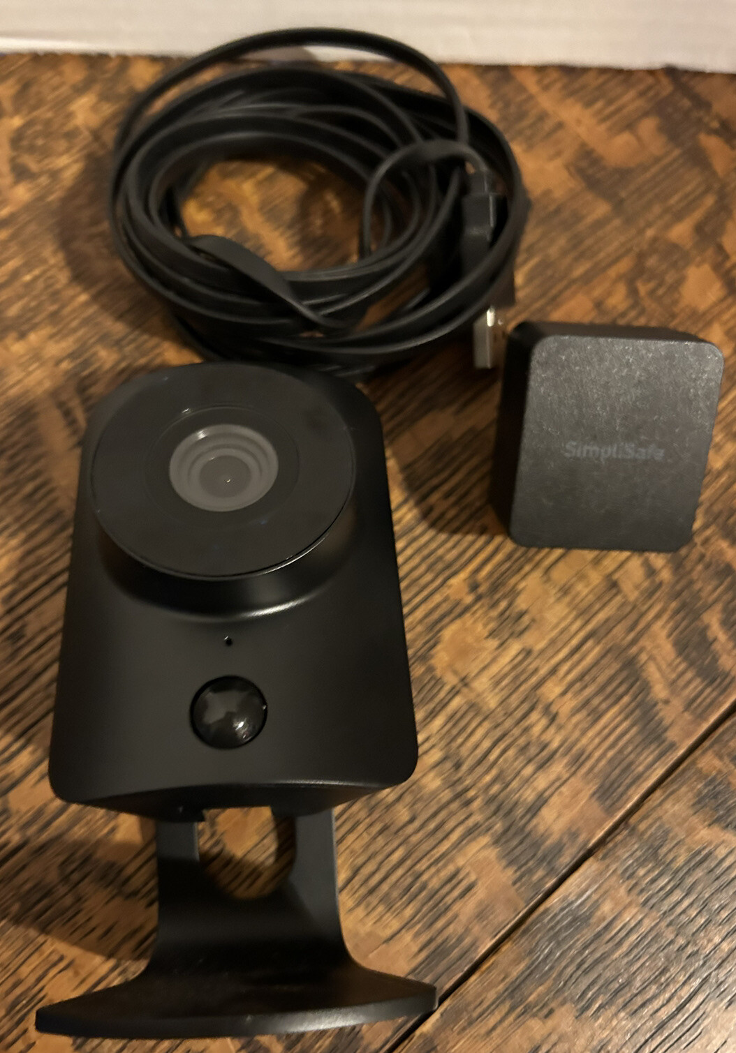Simplisafe Indoor Camera SSCM2 Wire & Plug SN 04C114F FCC ID UPK-CM2001 Thailand
