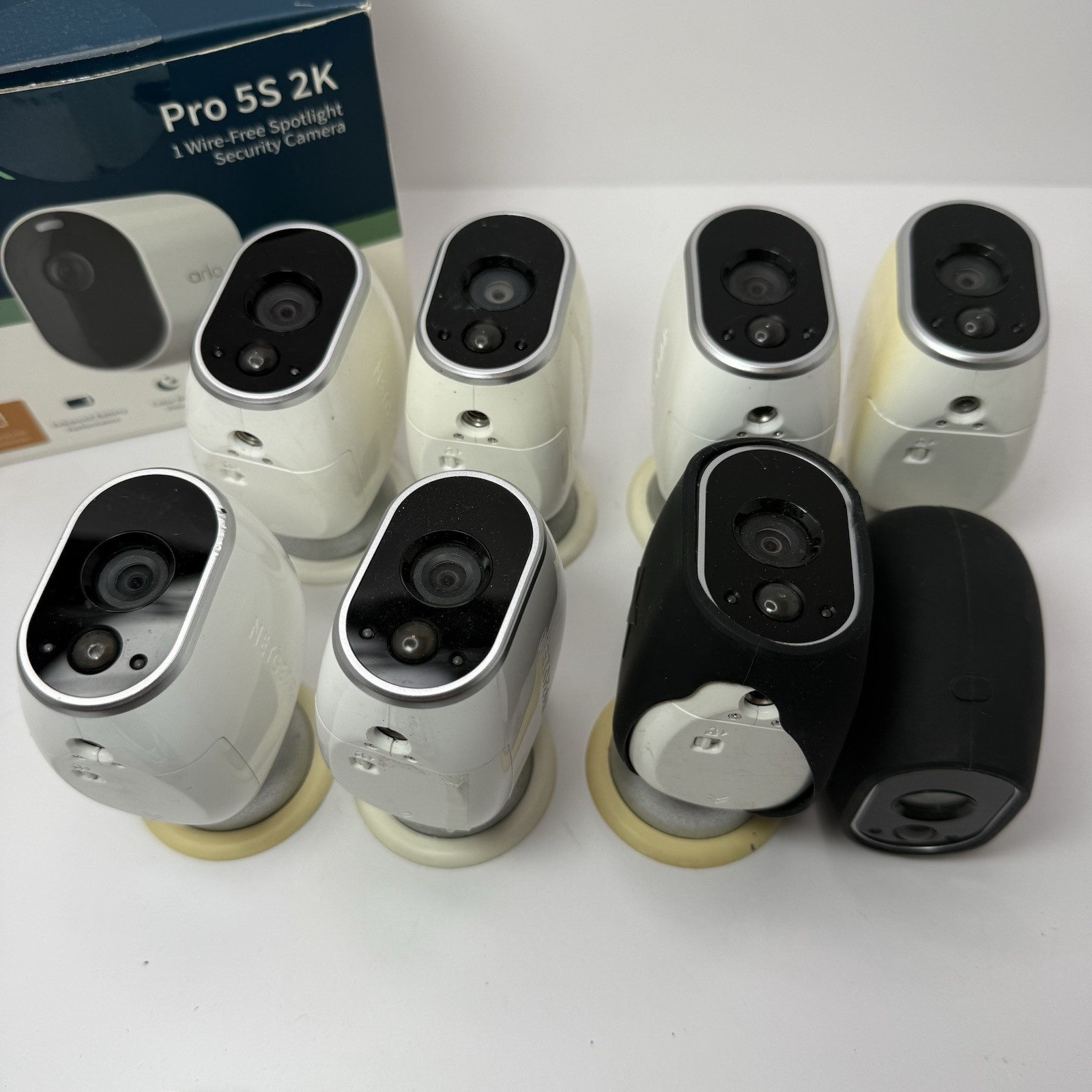 Arlo VMC3030 8 Cameras Plus 1 Arlo Pro 5s 2K Base Station 36 Batteries and Signs
