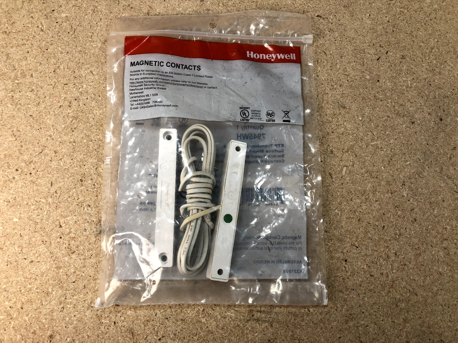 7945WH – Honeywell Home Hardwired Surface-Mount XTP Door/Window Alarm Contact