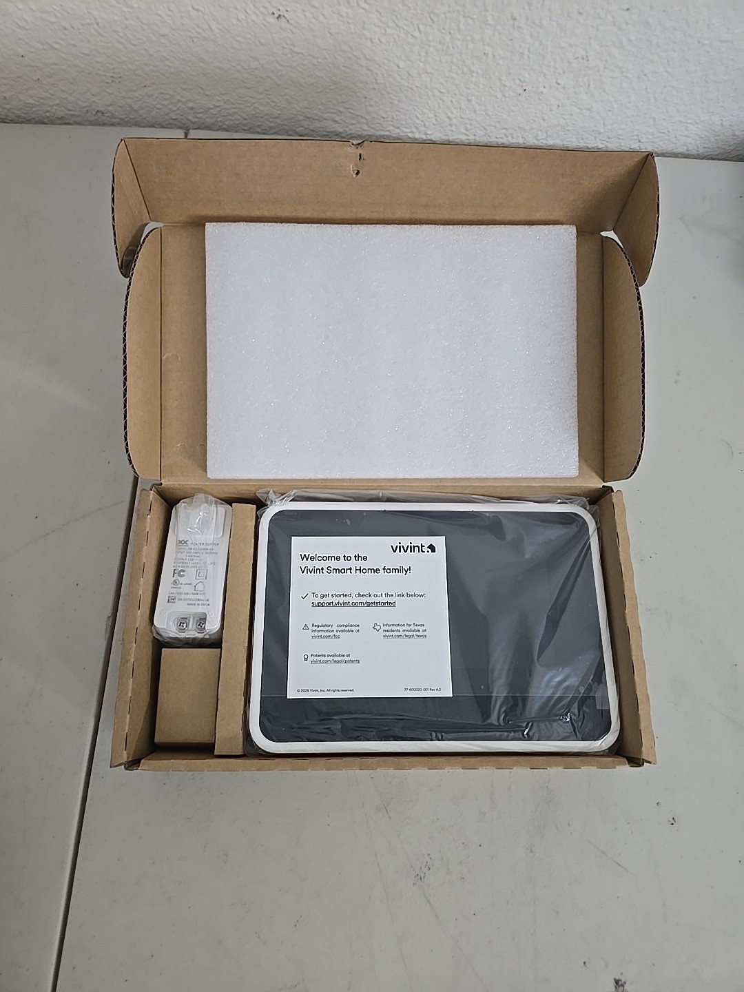 Vivint Smart Home Panel Smart Hub VS-SH2000-C00 White