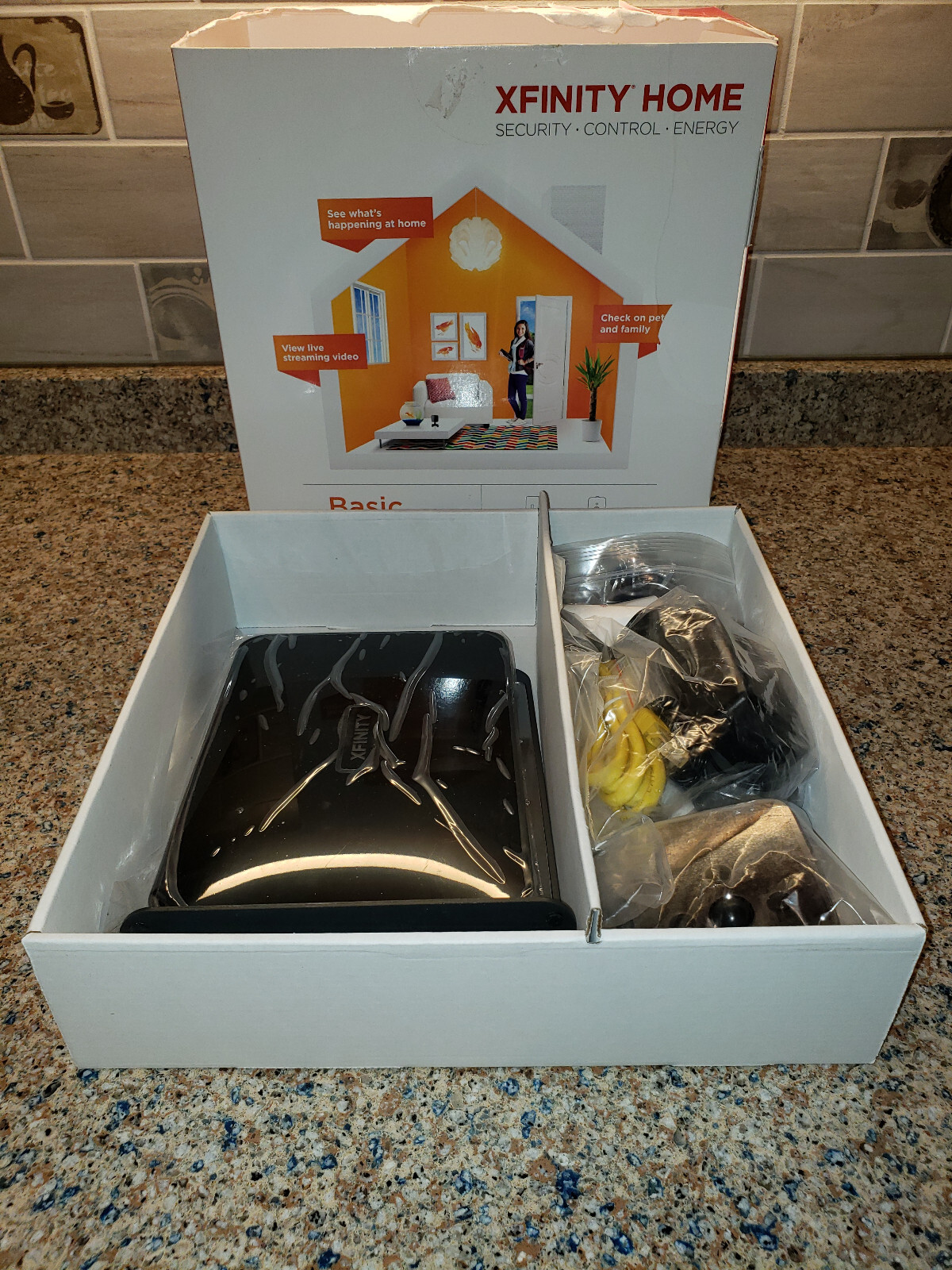 Xfinity Home basic starter pack home security comfgo1305 NETGEAR CAMERA ASG1100
