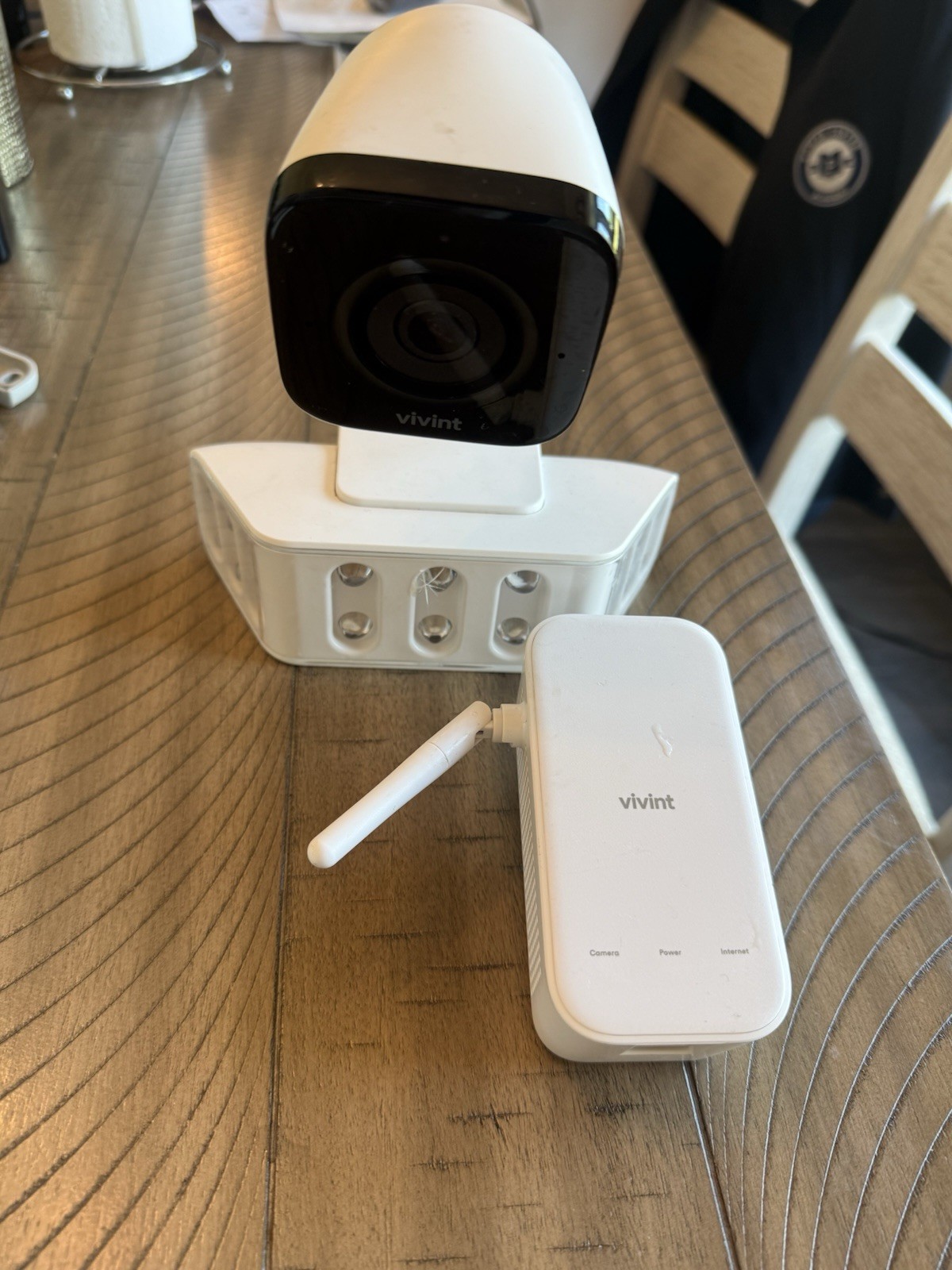 Vivint SmartHome Wireless IP Camera System, Doorbell, Display, 3 Cameras