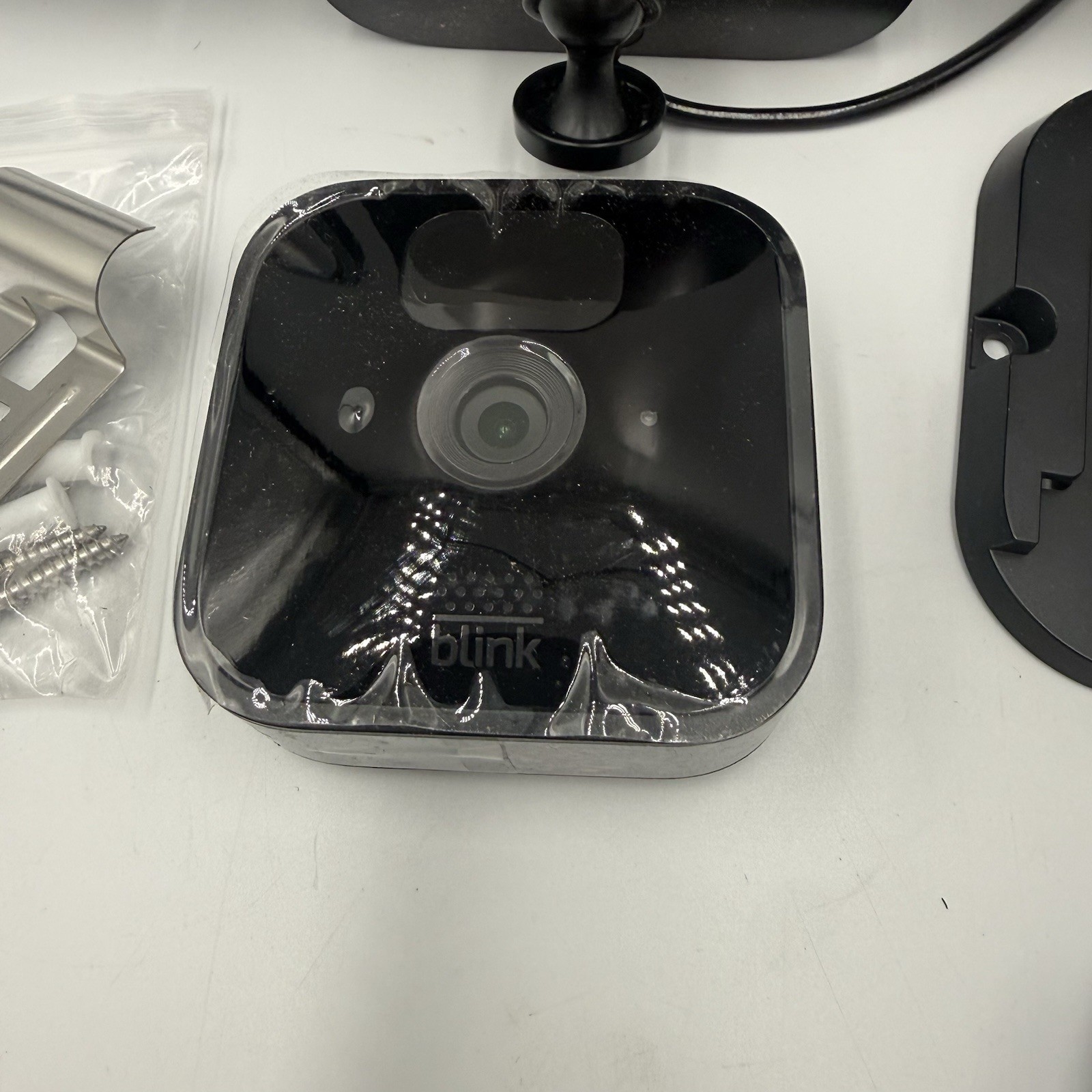 BLINK OUTDOOR 2 CAMERA + LED FLOODLIGHT + SYNC MODULE 2, ALL NEW NO BOX