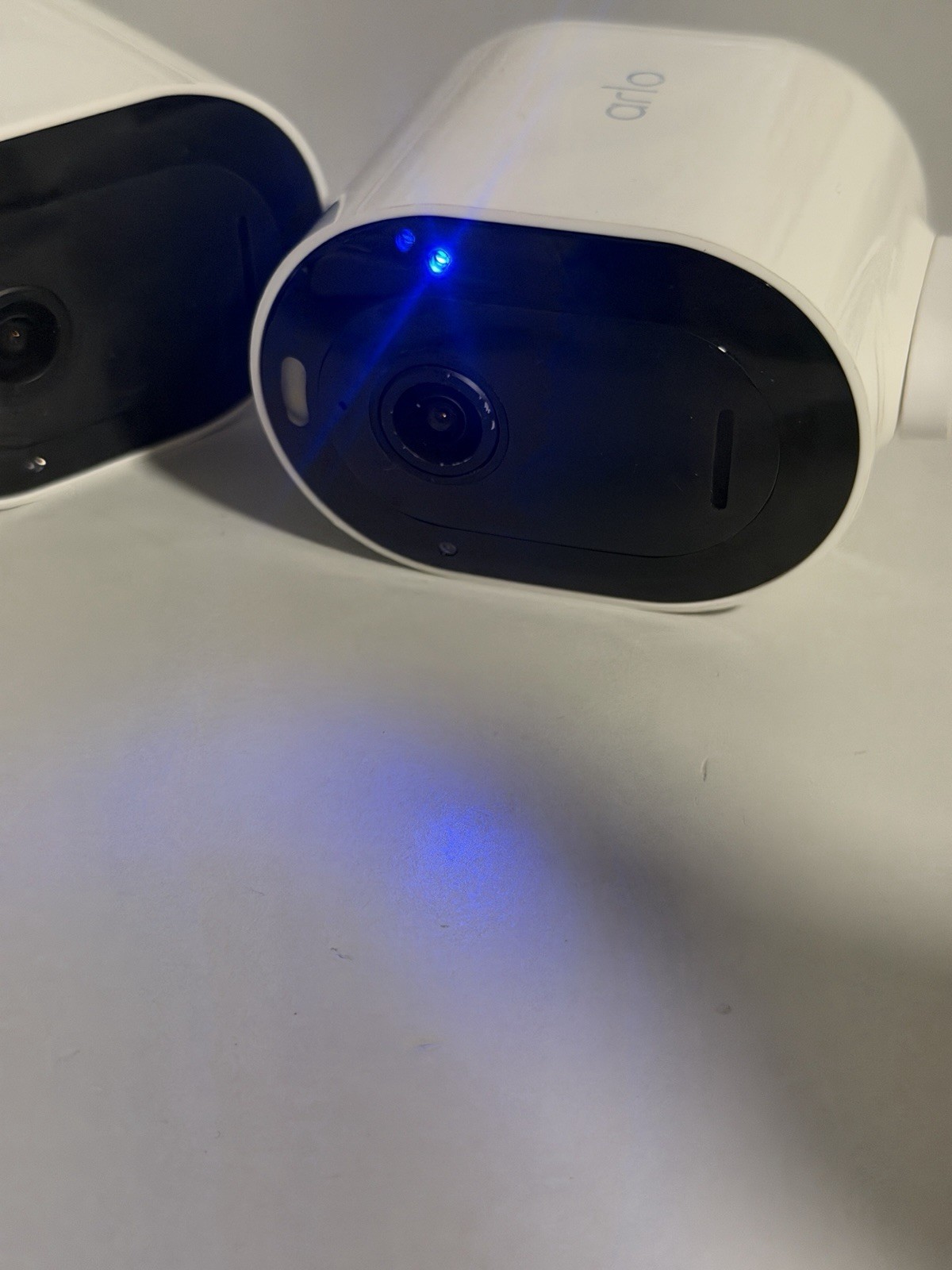 Open Box, Arlo Pro 4 3-Cam Kit with Bonus Solar Panel – White, 2K Used.
