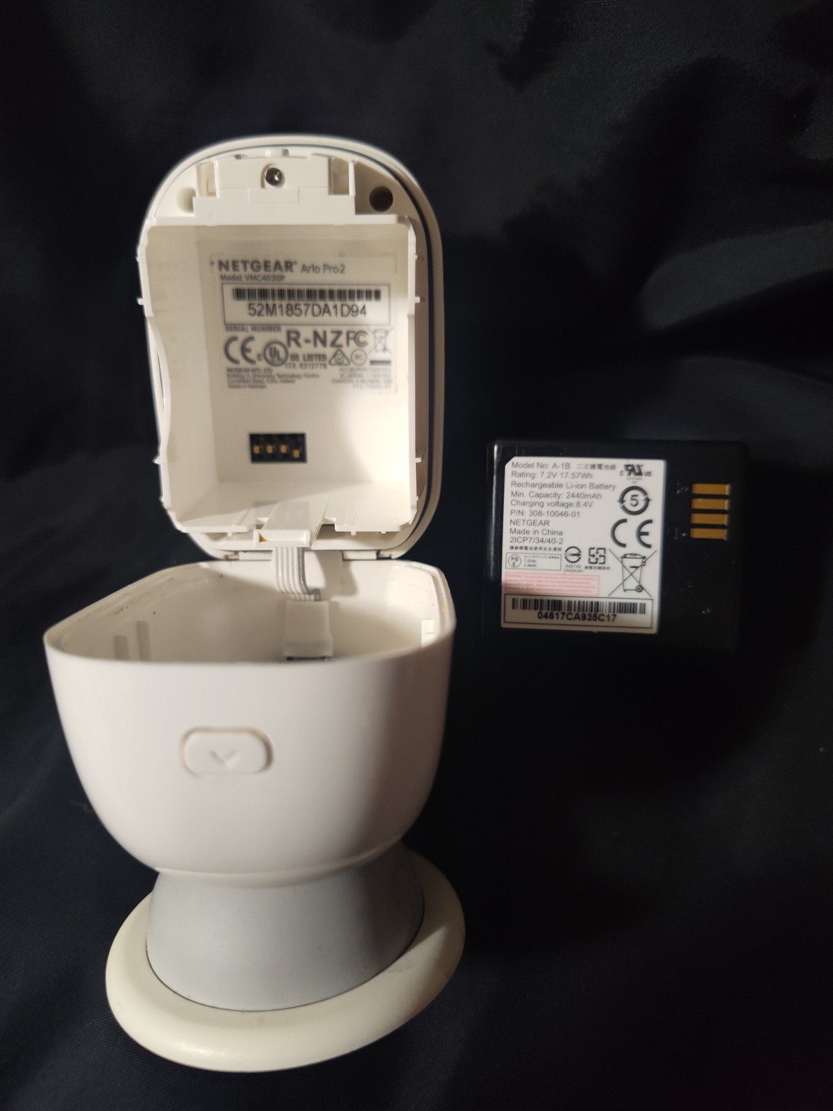 Arlo Pro VMB4000 Security Base Station W/Power Cord& 2 Camera’s VMC4030P VMC4030