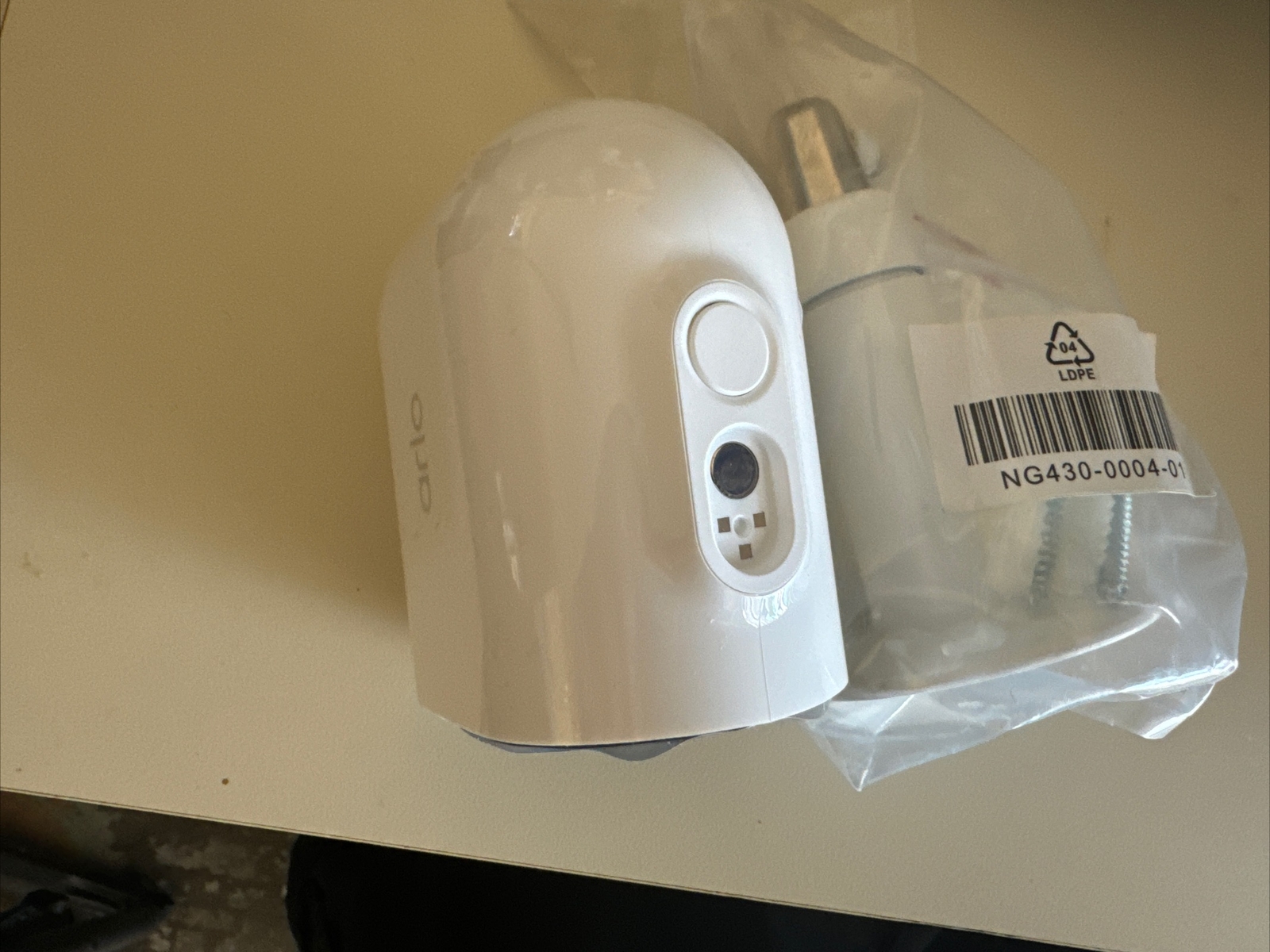 Arlo Ultra 2 4K Indoor/Outdoor Wireless Security Camera with Battery & Mount