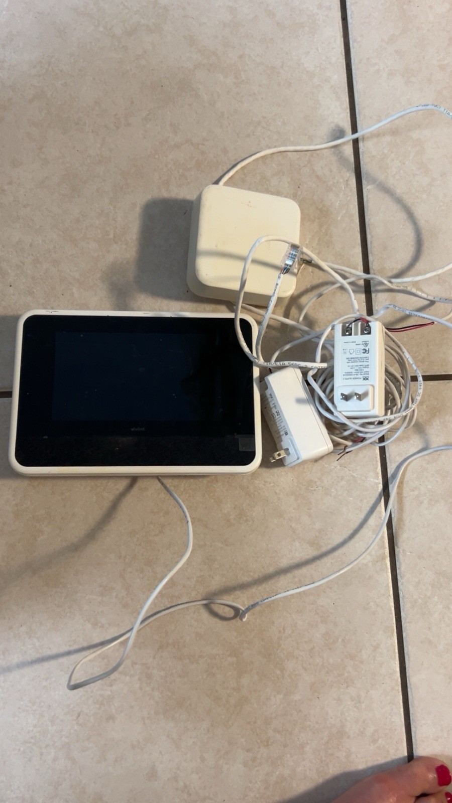 Vivint Smart Hub control panel (Model VS-SH2000-C00)