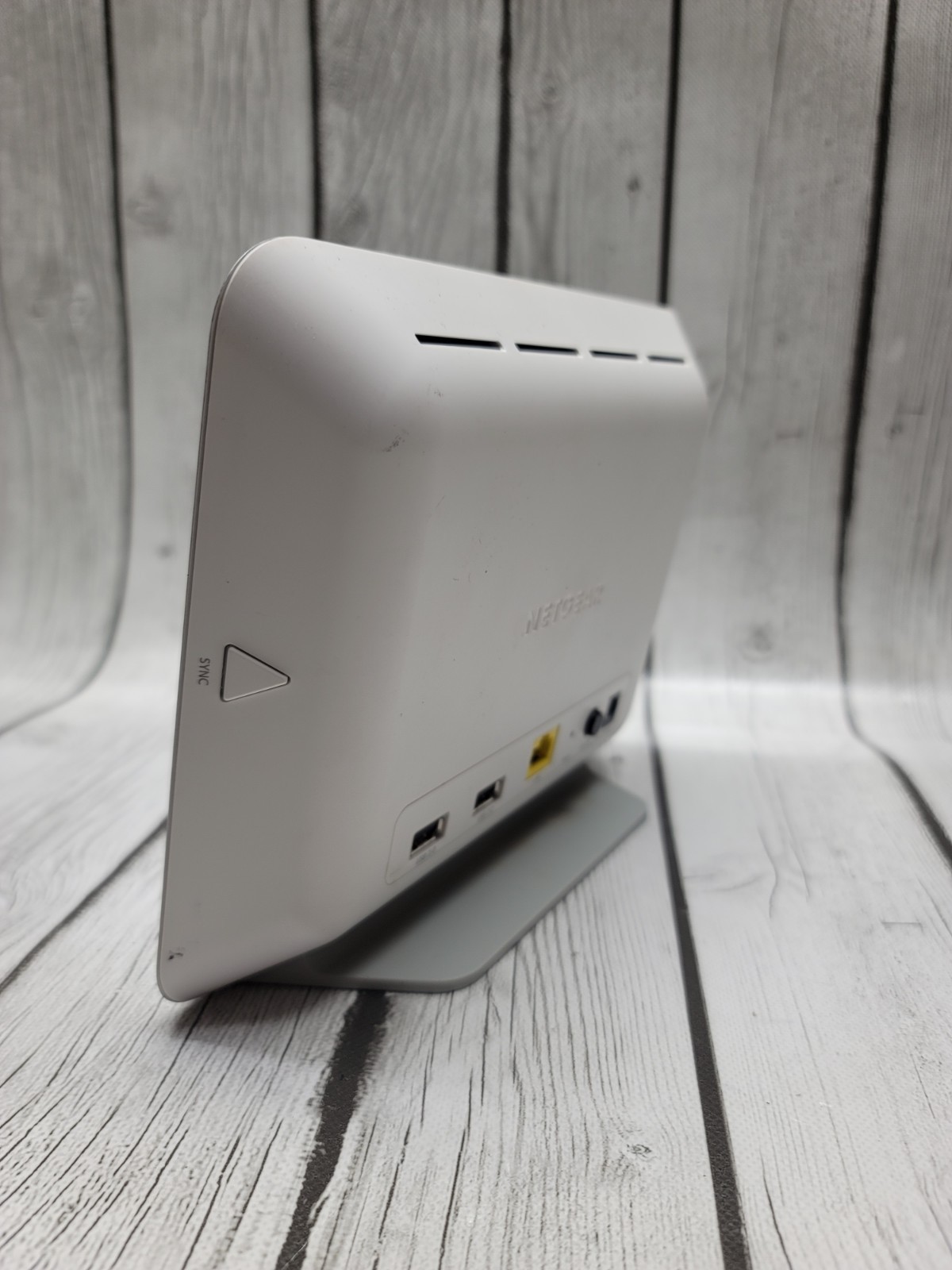 NETGEAR VMB3000 Arlo Camera Base station And 1 Camera VMC3030