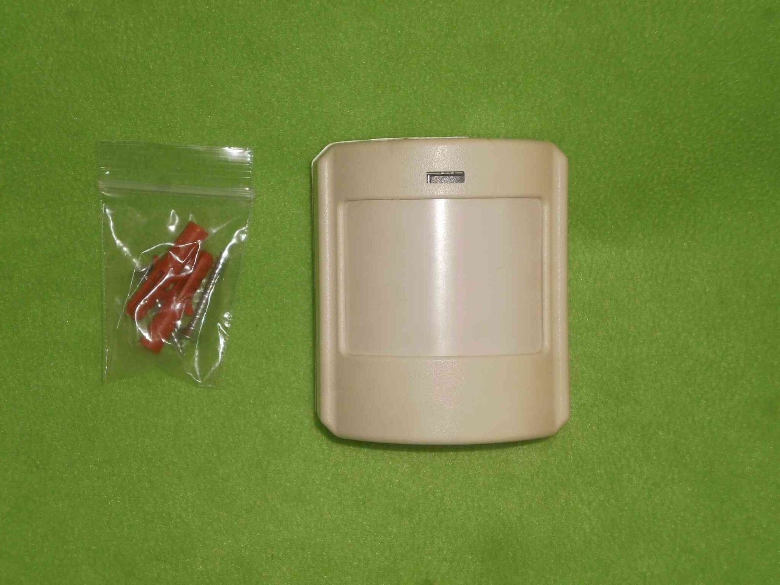 Simon XTi used wireless touch-screen security system with 7dr/win,2mot,1smo,1fob
