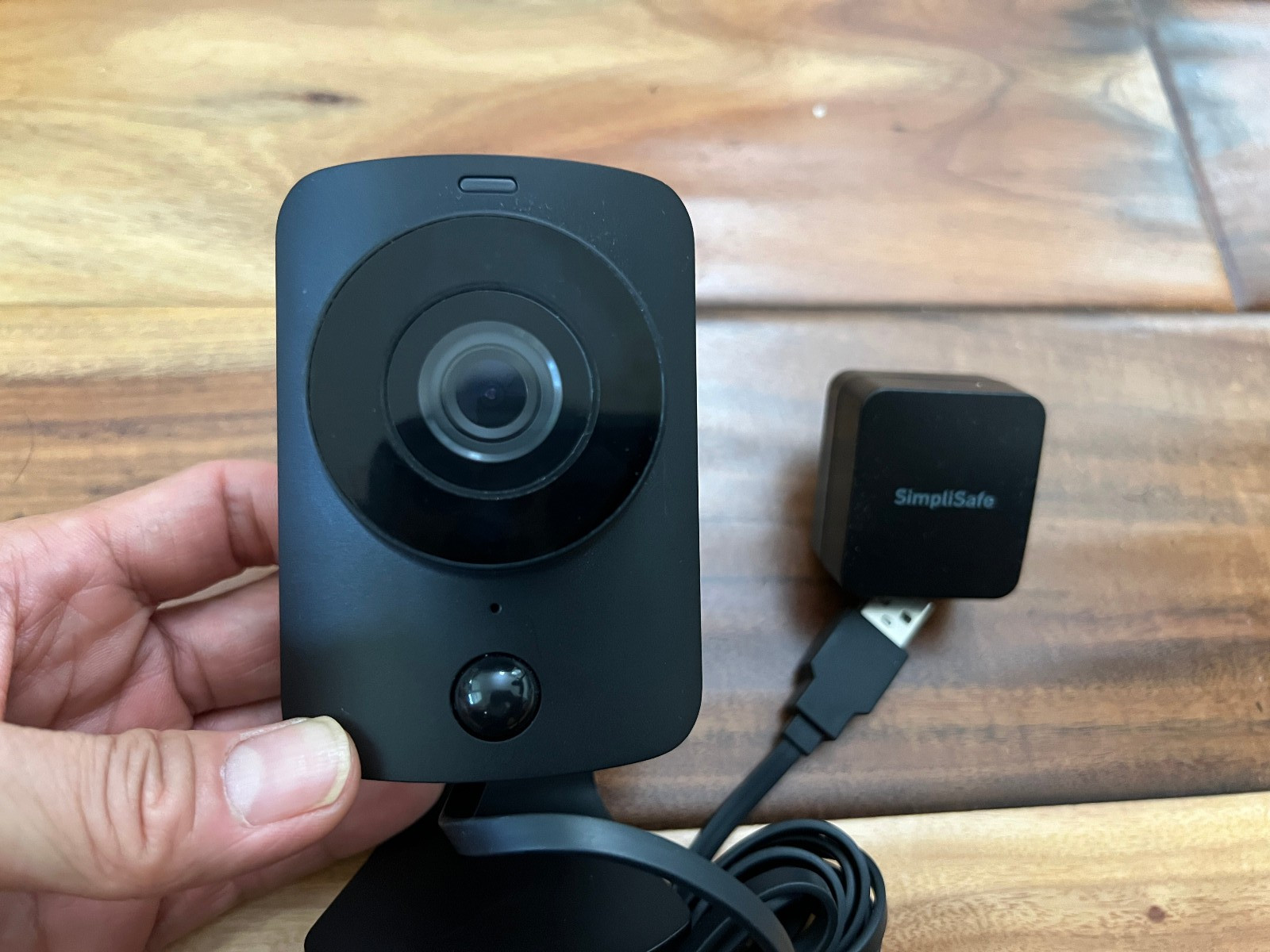 SimpliSafe SimpliCam SSCM1 indoor 1080p HD WiFi Security Camera