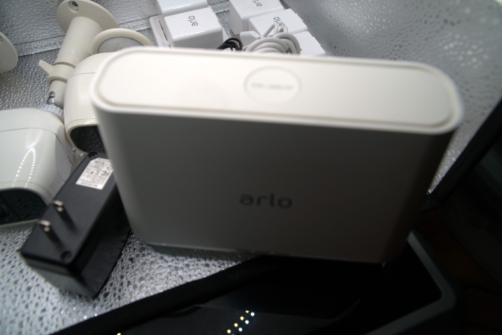 ARLO VMB4000 Security Arlo Base Station for Pro2 – 3 Cameras, 7 batteries