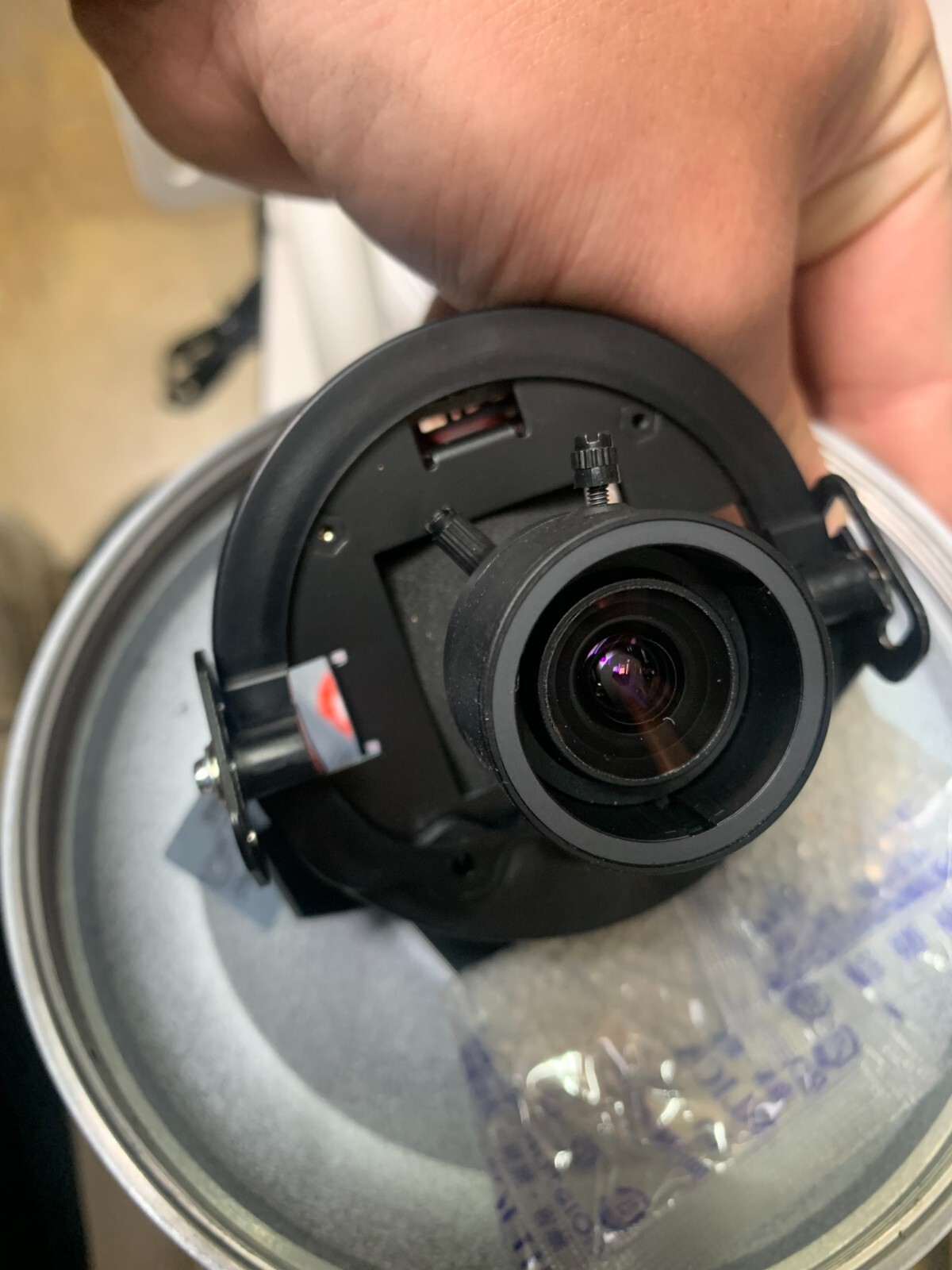 1/3″ High Resolution Color HQ1 Vandalproof Vari-Focal Pendant Dome Camera
