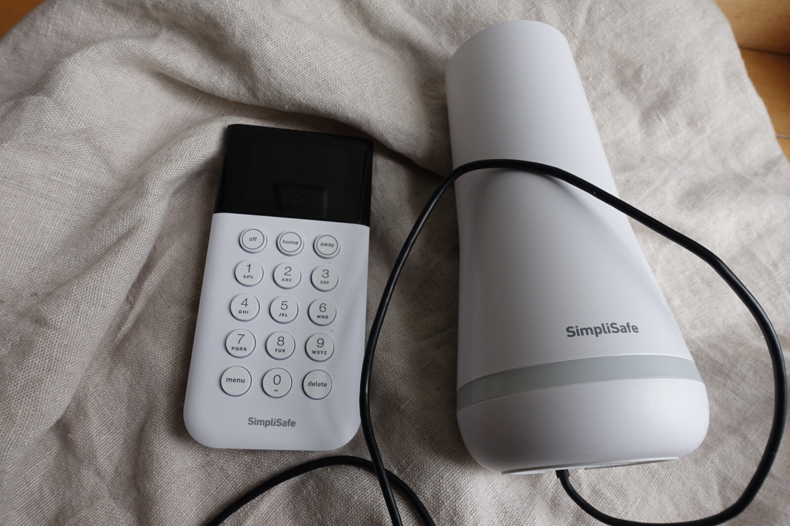 Simplisafe Home Security System Base Station SSBS3 & SSKP3 Keypad