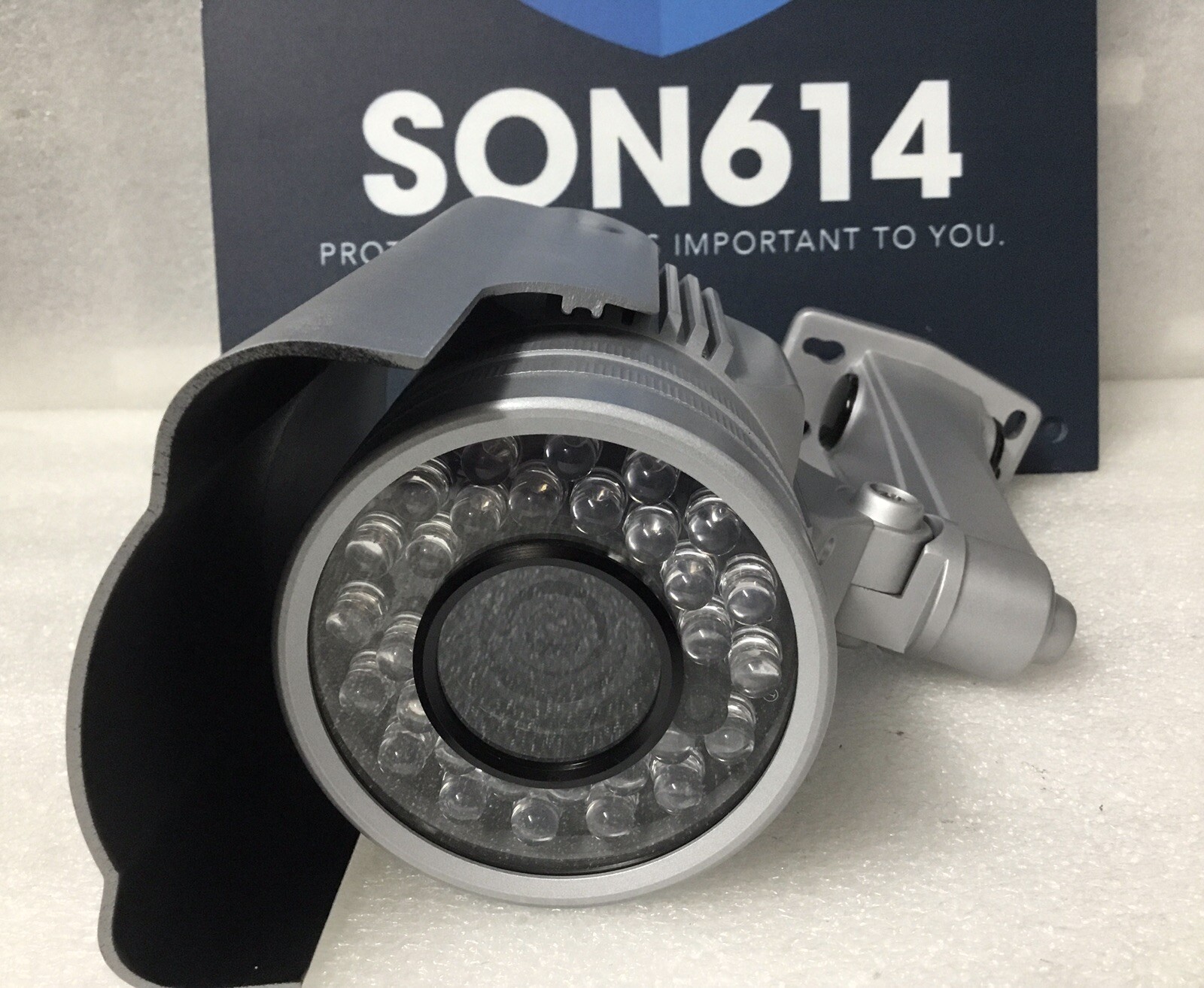 Security Color Camera W/ IR Day/Night Weather Resistance 600TVL 9-22mm PAL NEW!
