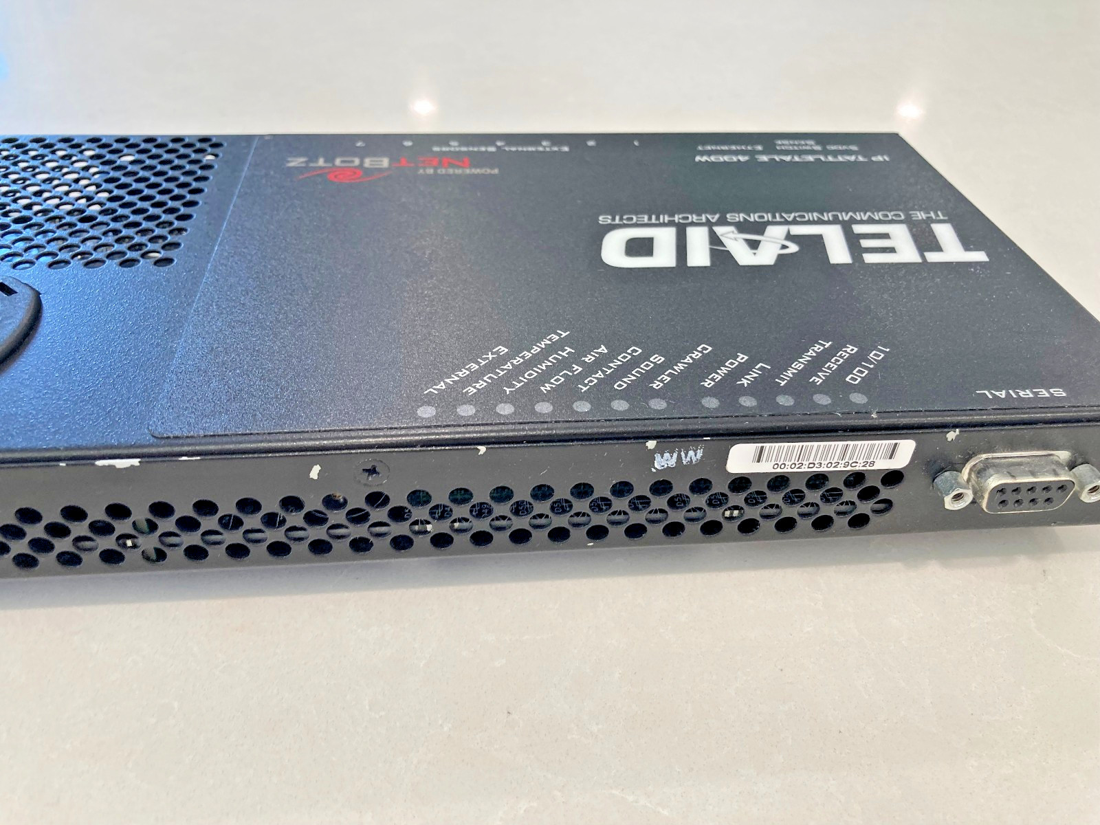 NetBotz WallBotz 400C Security + Environment Monitoring Appliance Telaid-branded