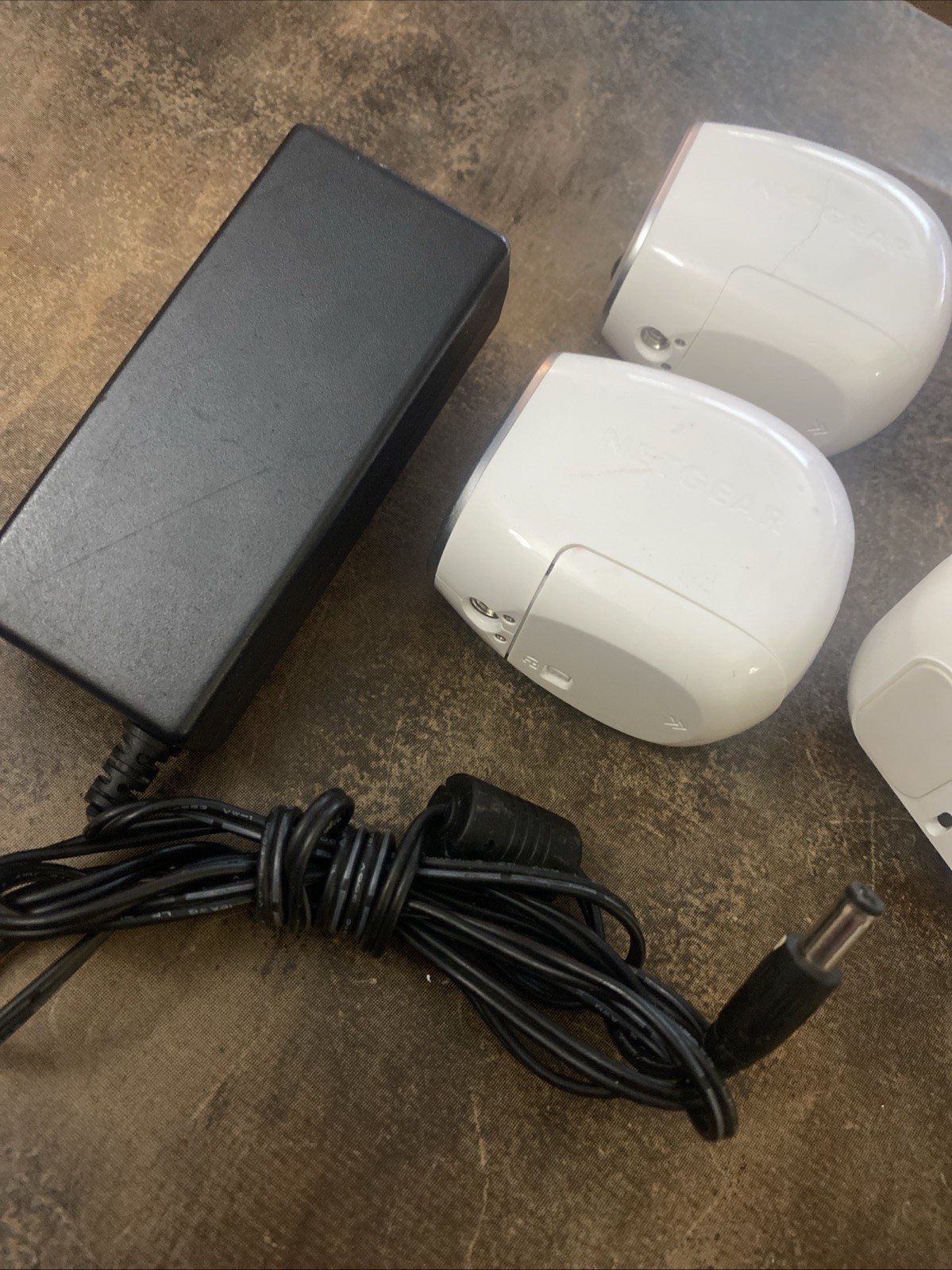 2X Arlo NETGEAR VMC3030 HD Security Cameras – No Mounts W Base