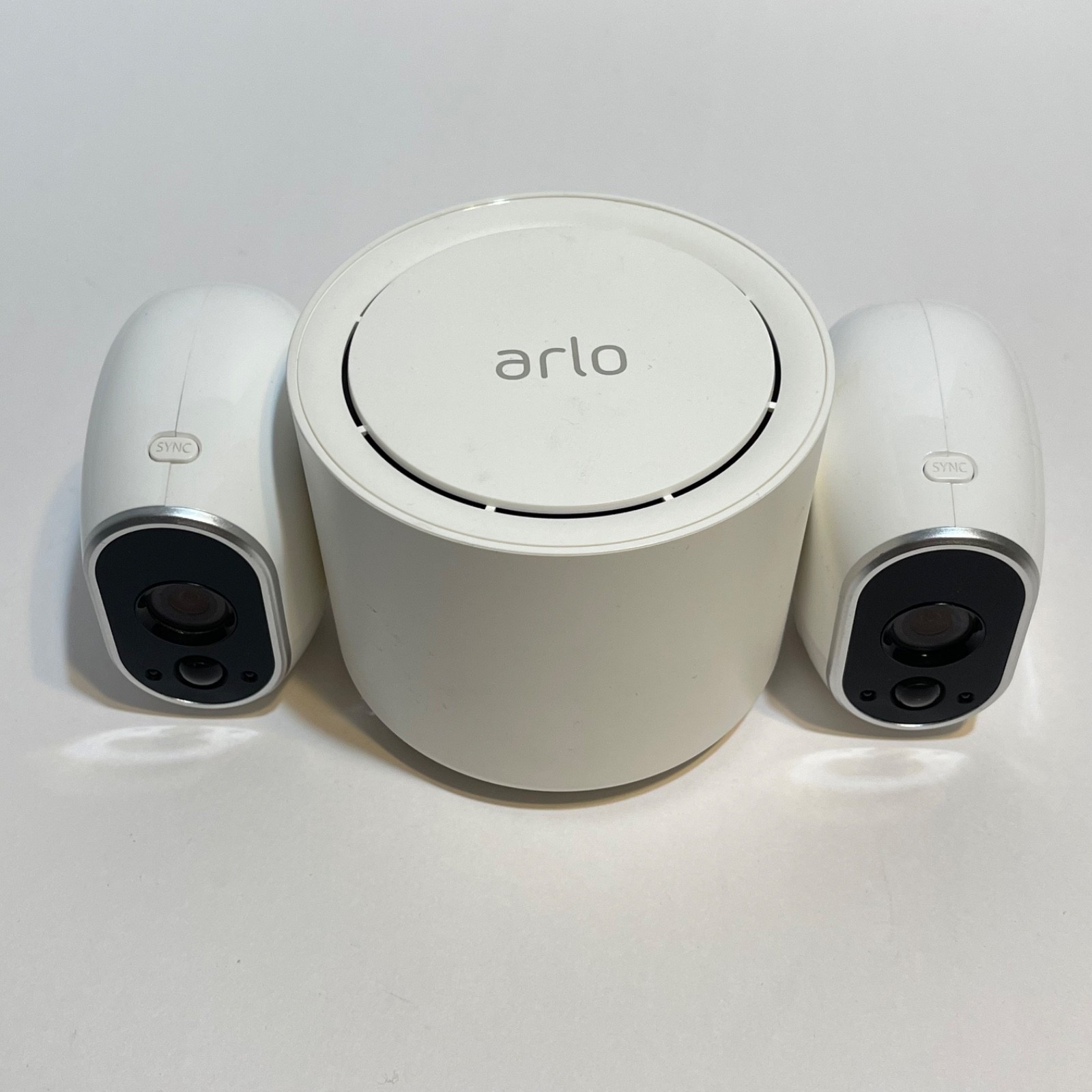 Arlo VMB3500 Base Station + 2 Wireless Cameras | No Batteries | Untested