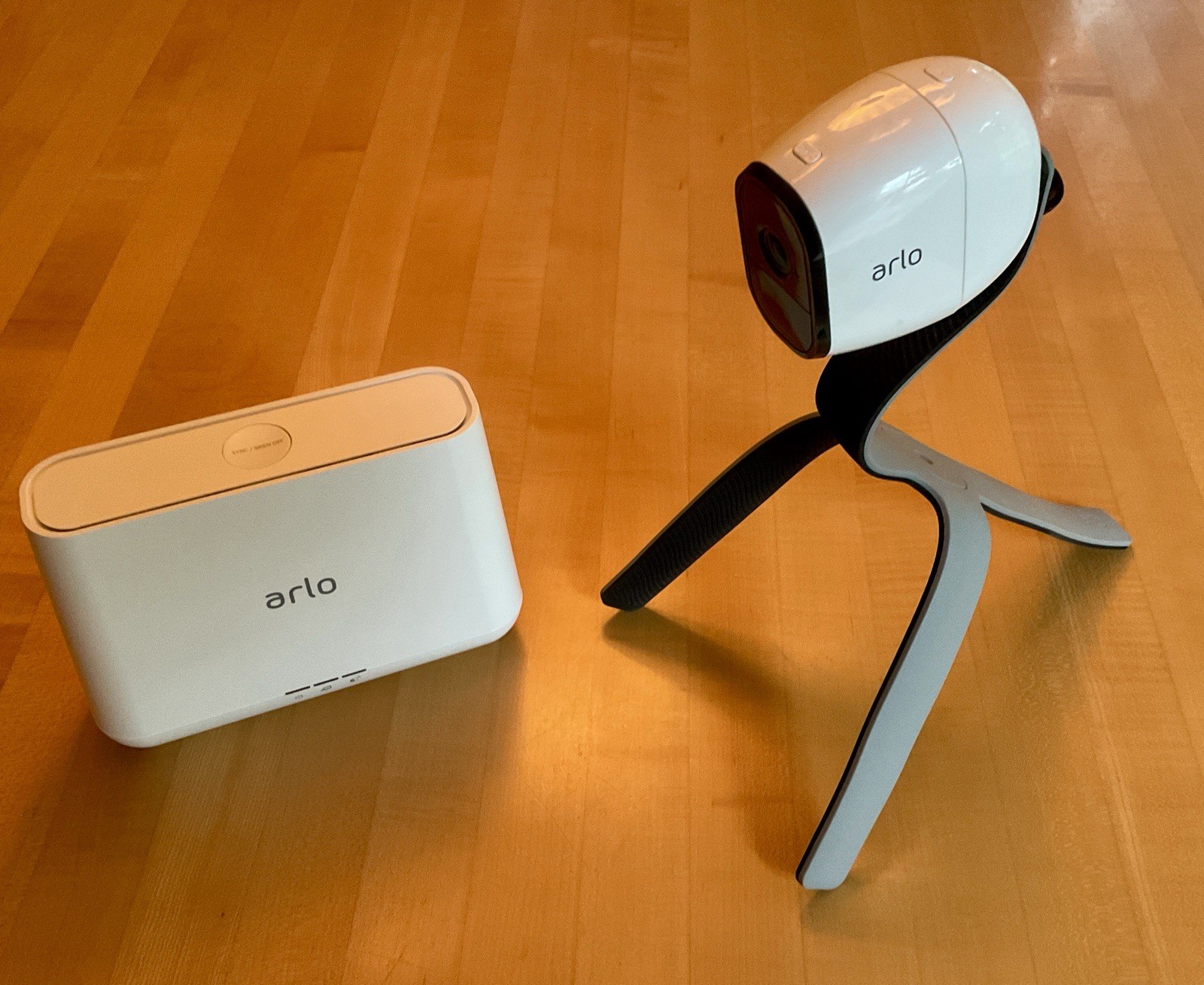 Arlo Pro Camera VMC4030 and Base Station VMB4000