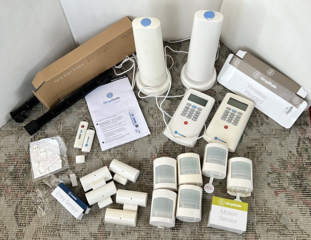 SimpliSafe Home Security System 17 Pcs Model SSCS2 Lot