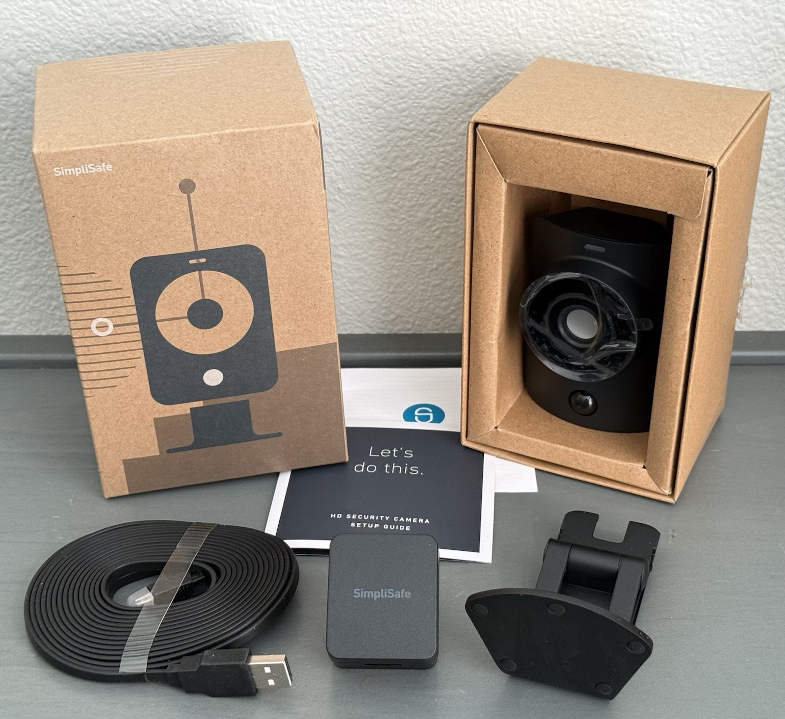 NEW! SimpliSafe WiFi HD INDOOR CAMERA (SSCM2) + Accessories & Box Security