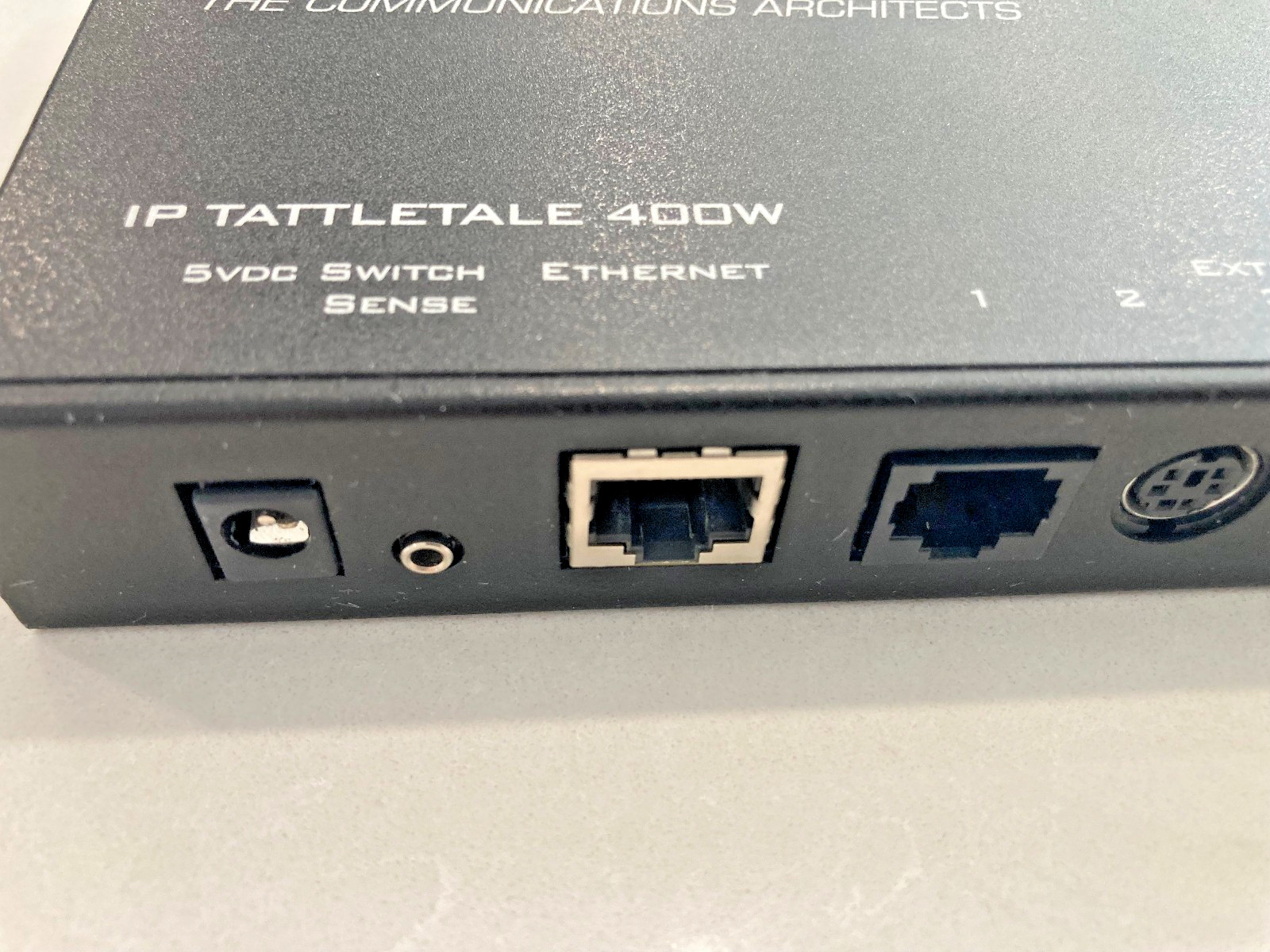 NetBotz WallBotz 400C Security + Environment Monitoring Appliance Telaid-branded
