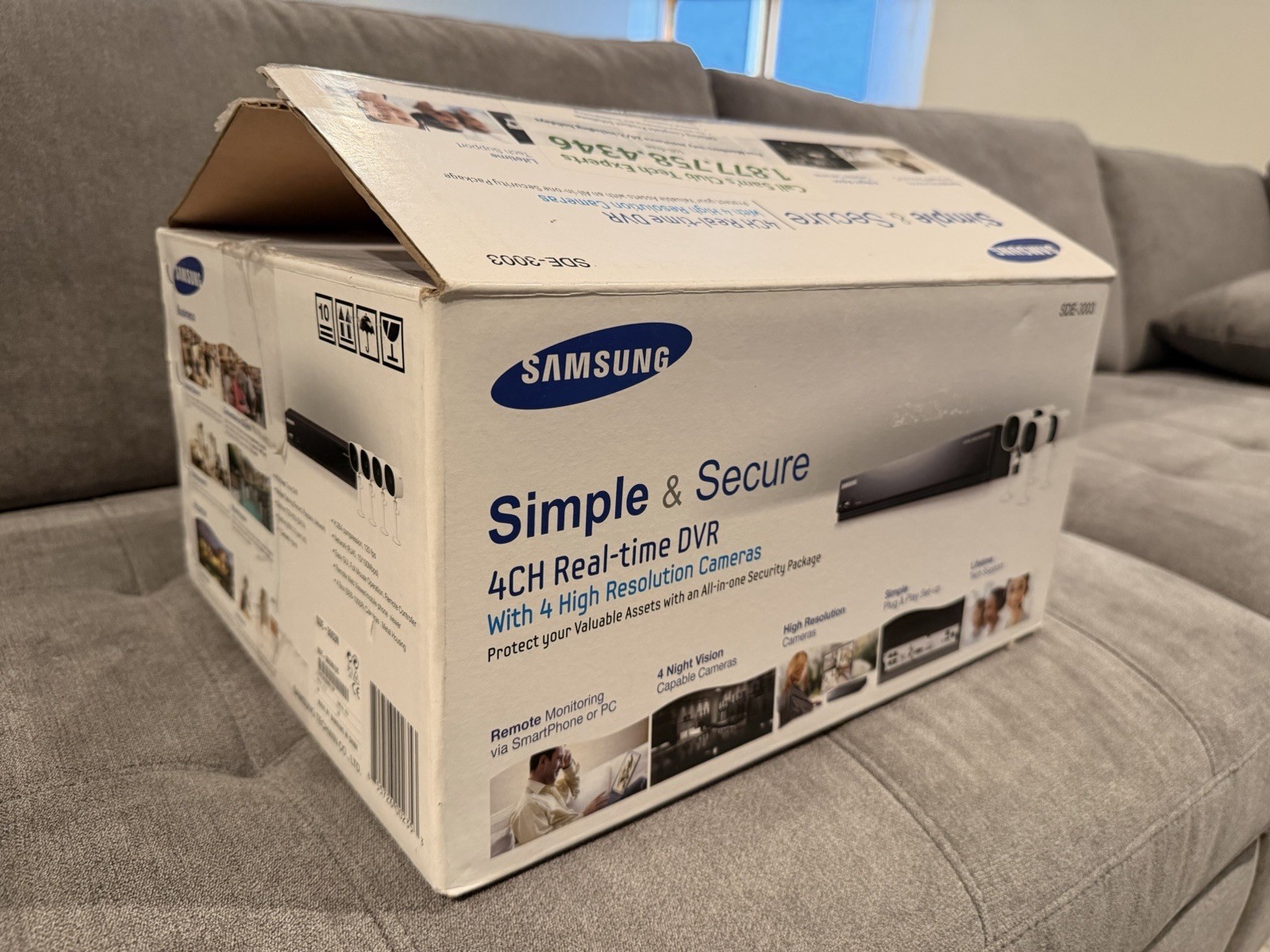 Samsung SDE-3003 4CH DVR Security System 4 Cameras New Open Box Complete