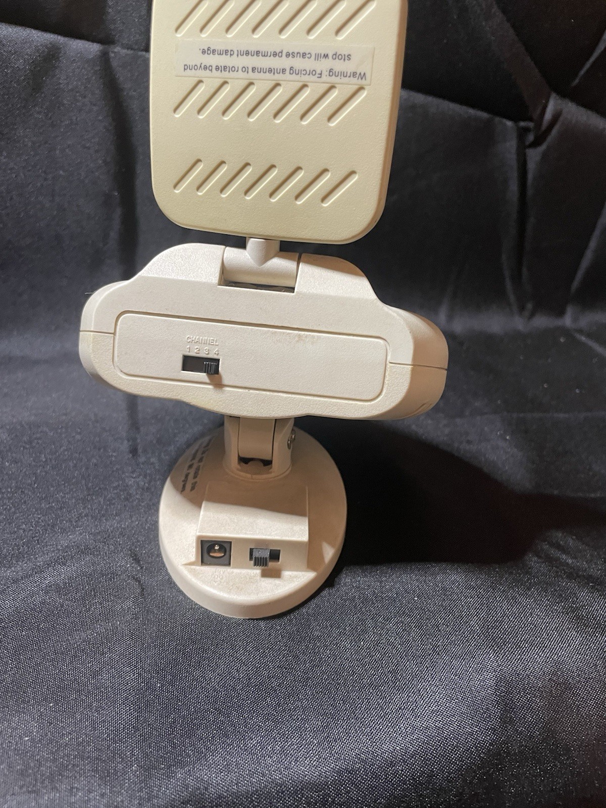 RadioShack 2.4GHz Wireless CCTV Monitor & 1 Camera System CRT Indoor 49-2530