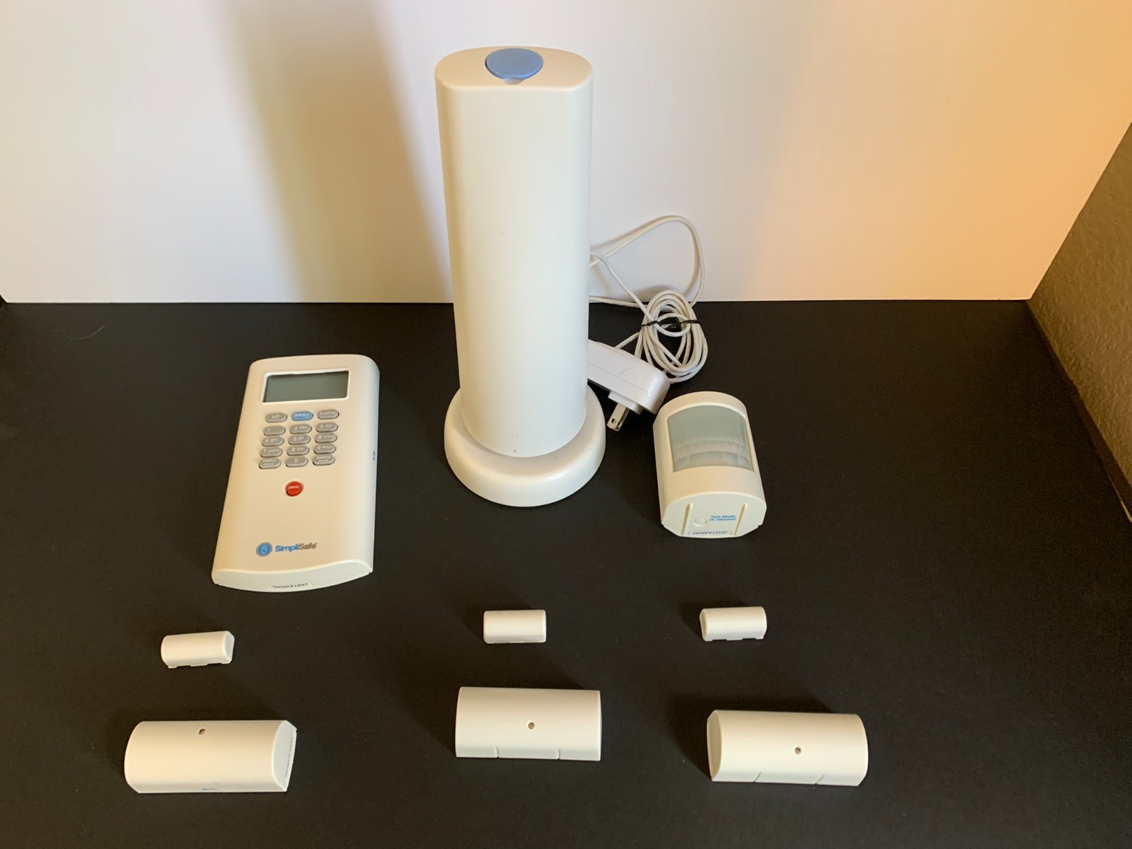 SimpliSafe 1st Generation Security Alarm System 9 pieces