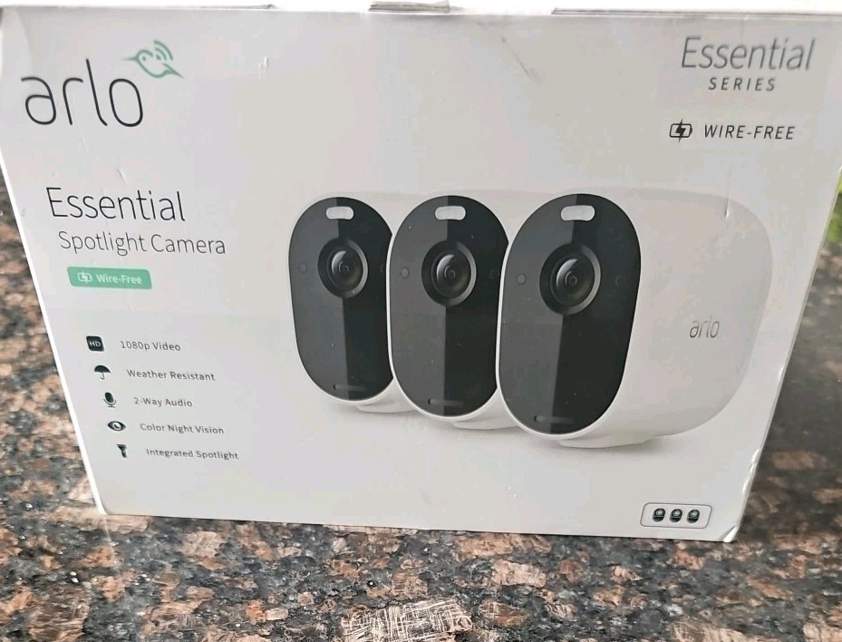 Arlo Essential 3 Wireless Spotlight Security Cameras 1080P 3 pack VMC2330-100NAS