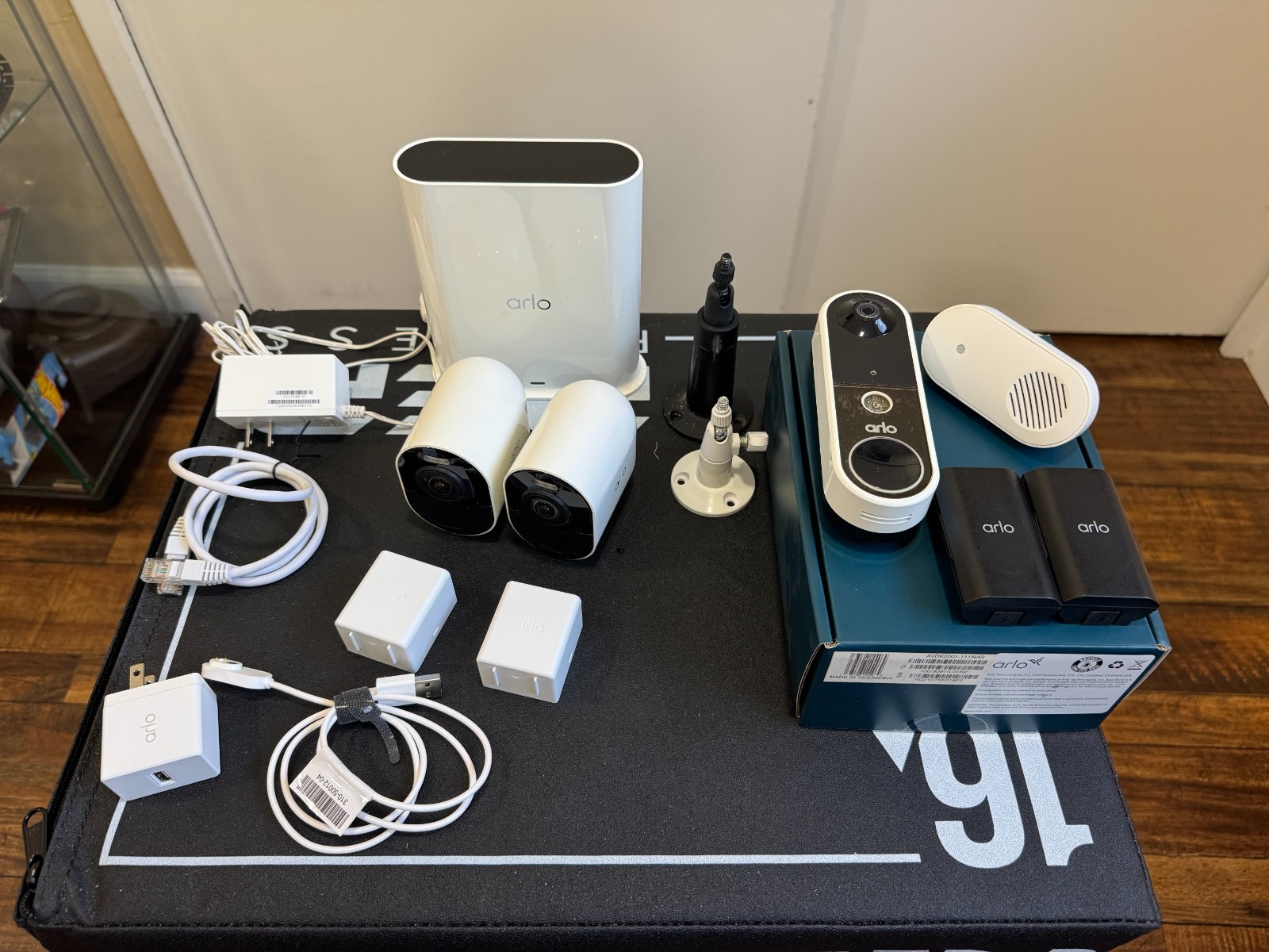 Arlo Ultra 2 4K Wireless Security System with Hub and Doorbell/Chime