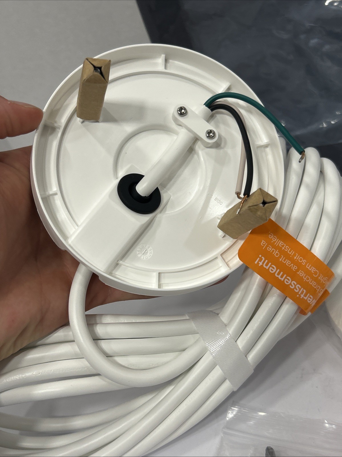 Ring Plug-In Mount for Floodlight Cams – White US Open Box NEW