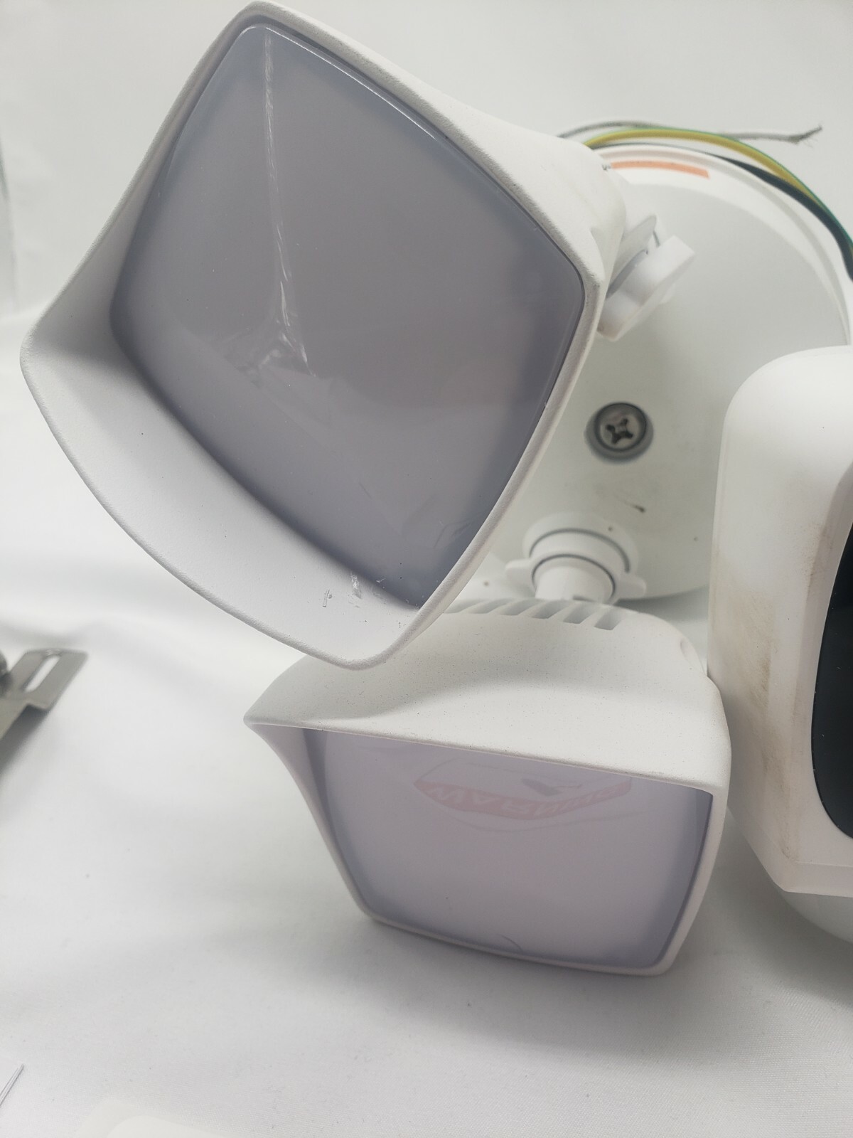 AWOW Smart WiFi Floodlight Camera, Android/iOS, 2500 Lumens (E97A)