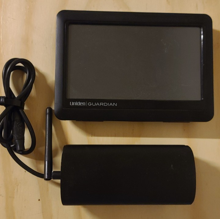 Uniden Guardian G755D Wireless Video Surveillance Monitor and camera