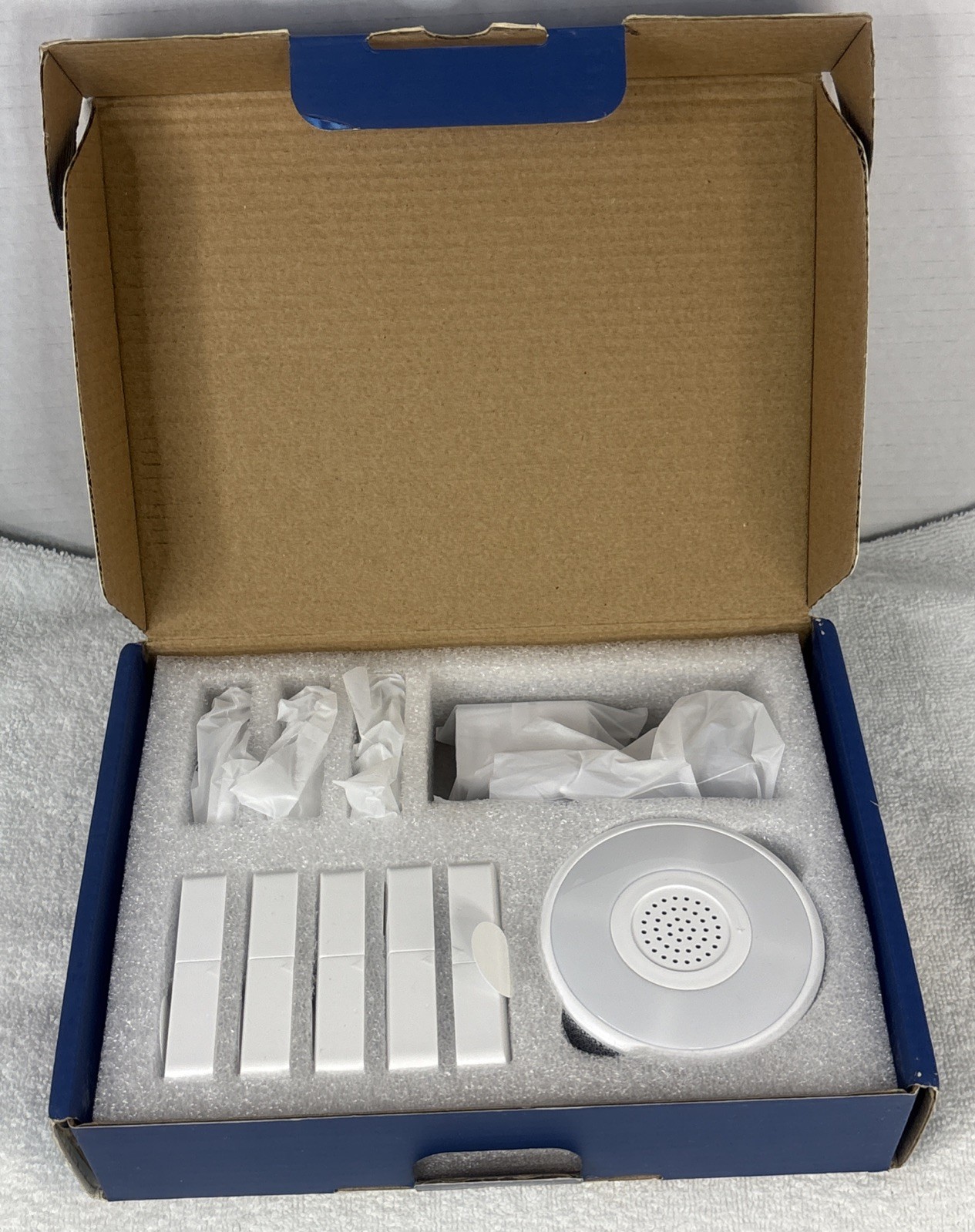 Tolviviov Alarm Wireless Home Security 8 piece set Complete Protection NIB