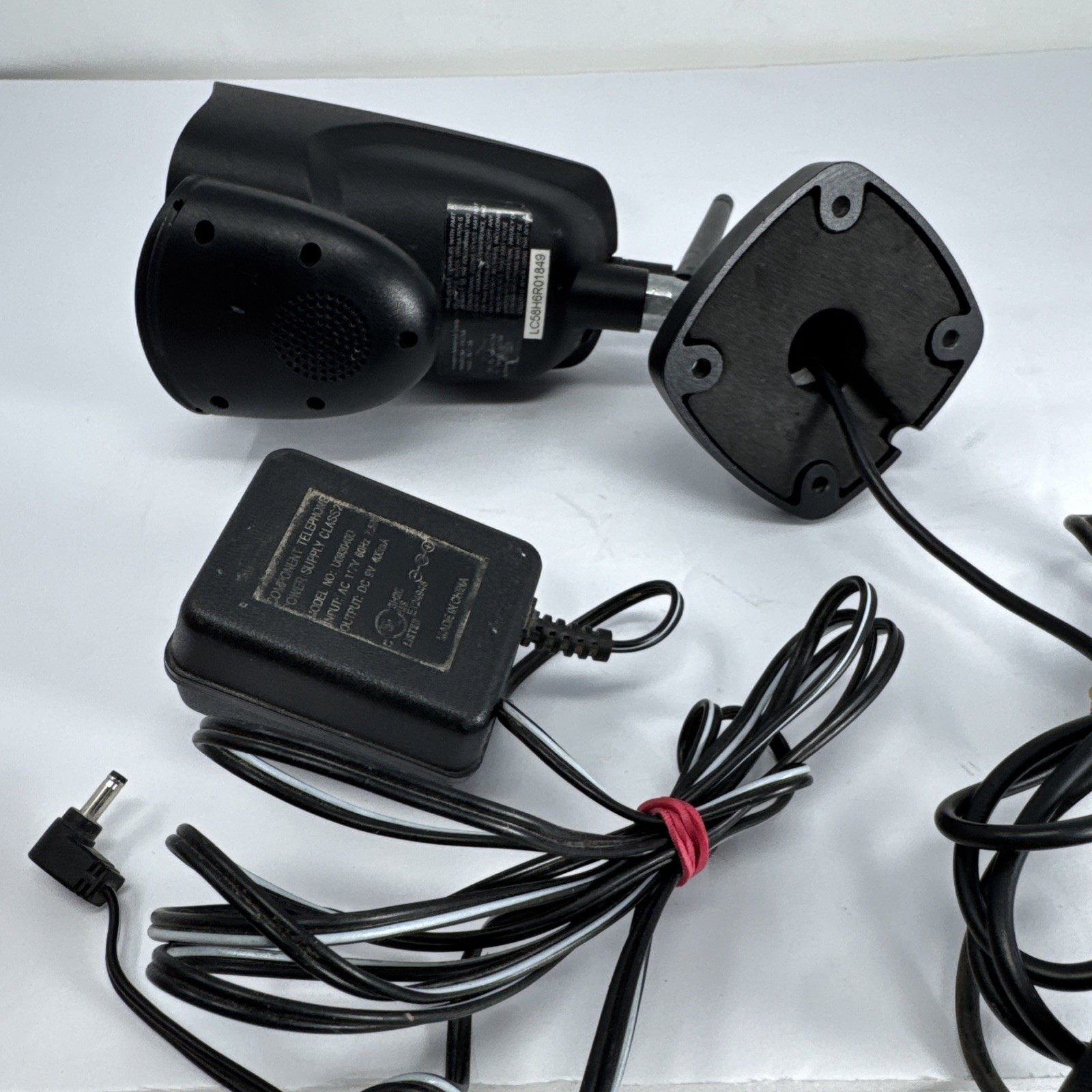 Uniden ULC58 Wireless LightCAM Security Camera Night Vision 1080 HD Surveillance