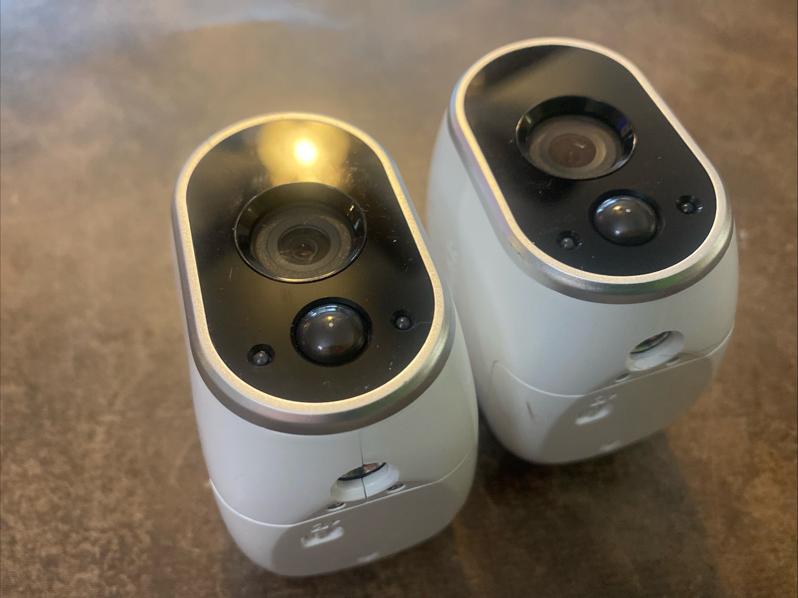 2X Arlo NETGEAR VMC3030 HD Security Cameras – No Mounts W Base