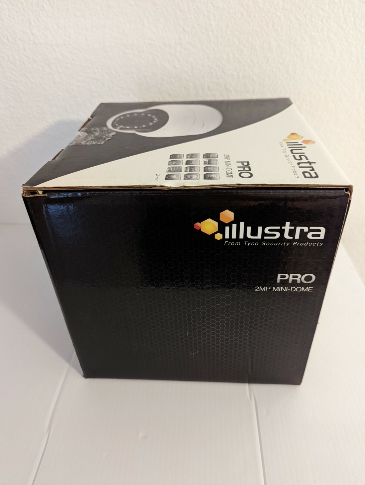 Illustra Pro 2 IPS02D2ISBIT 2MP IR Indoor Blk Mini-Dome Camera 3-9mm Smoked Lens