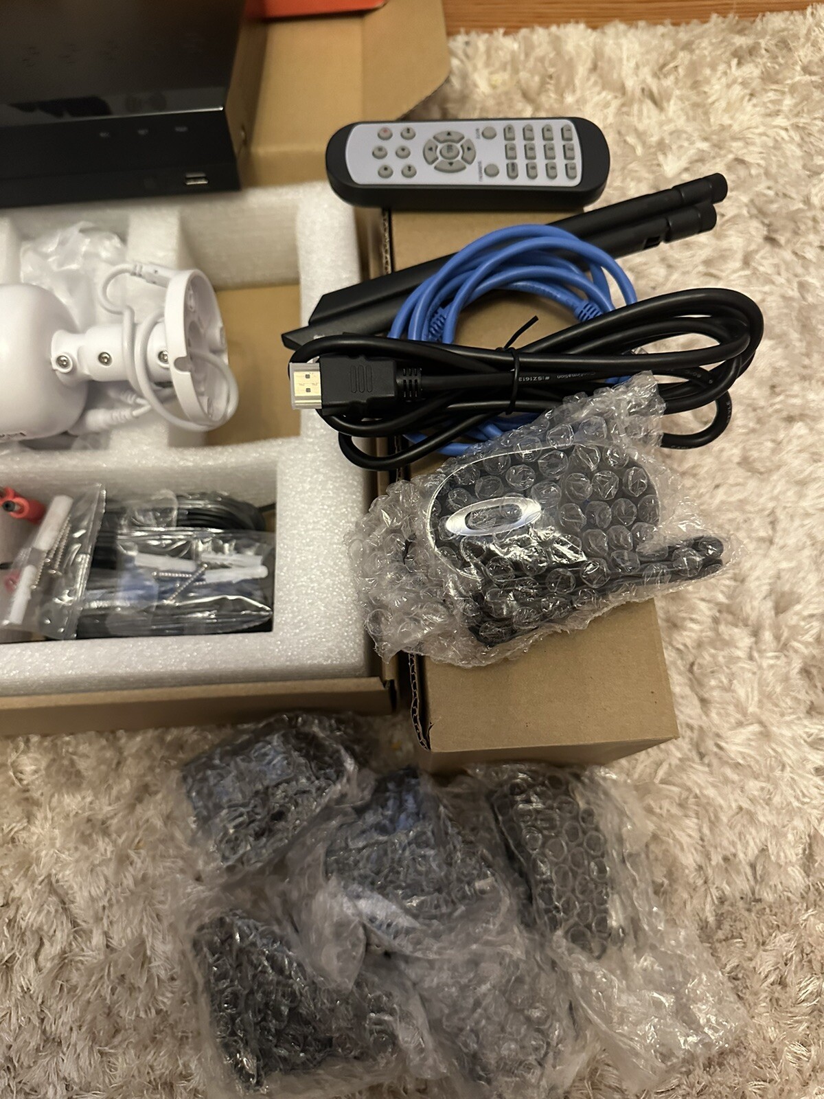 Wisenet SNK-B73047BW 1TB HD, 4 Bullet Cameras 1080p Dual Antenna Indoor/Outdoor